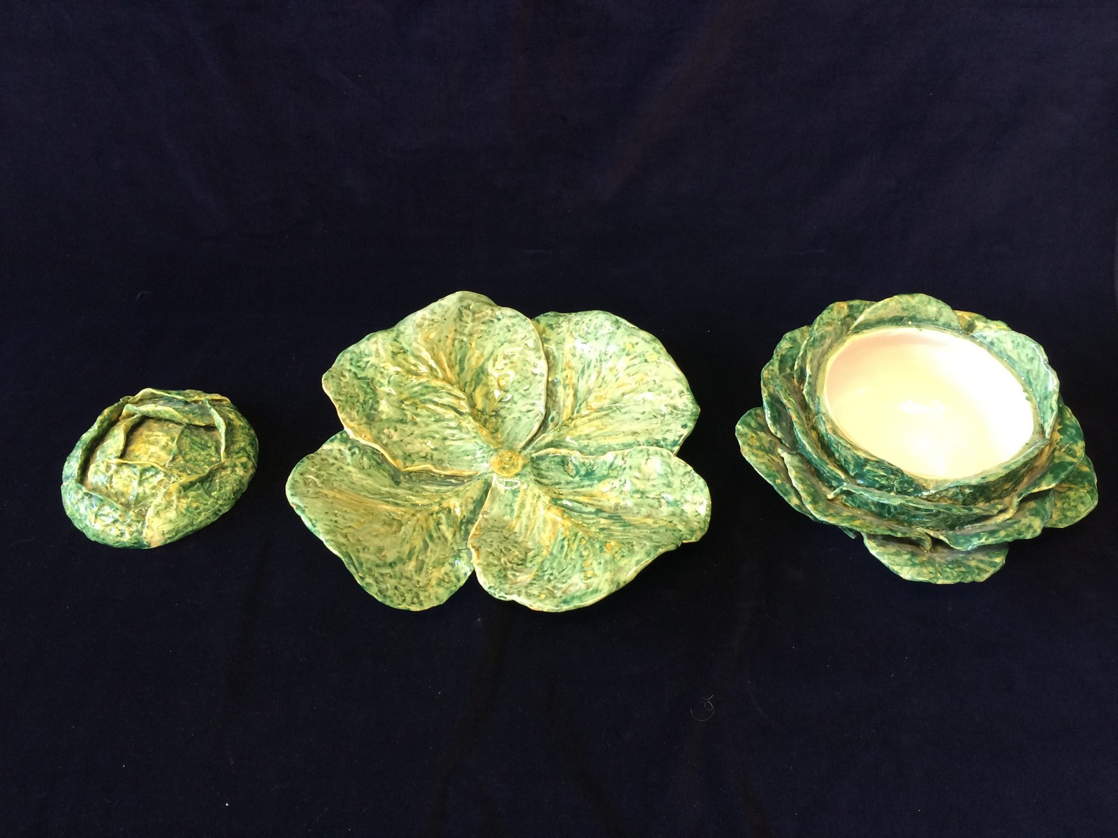 Green Cabbage Leaf ceramic soup tureen in 3 parts: Saucer, Bowl and Lid. - Image 3 of 3