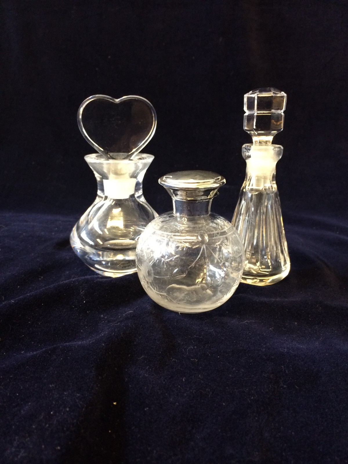 Crystal perfume bottel with a heart shaped stopper, perfume bottle, Edwardian hallmarked silver