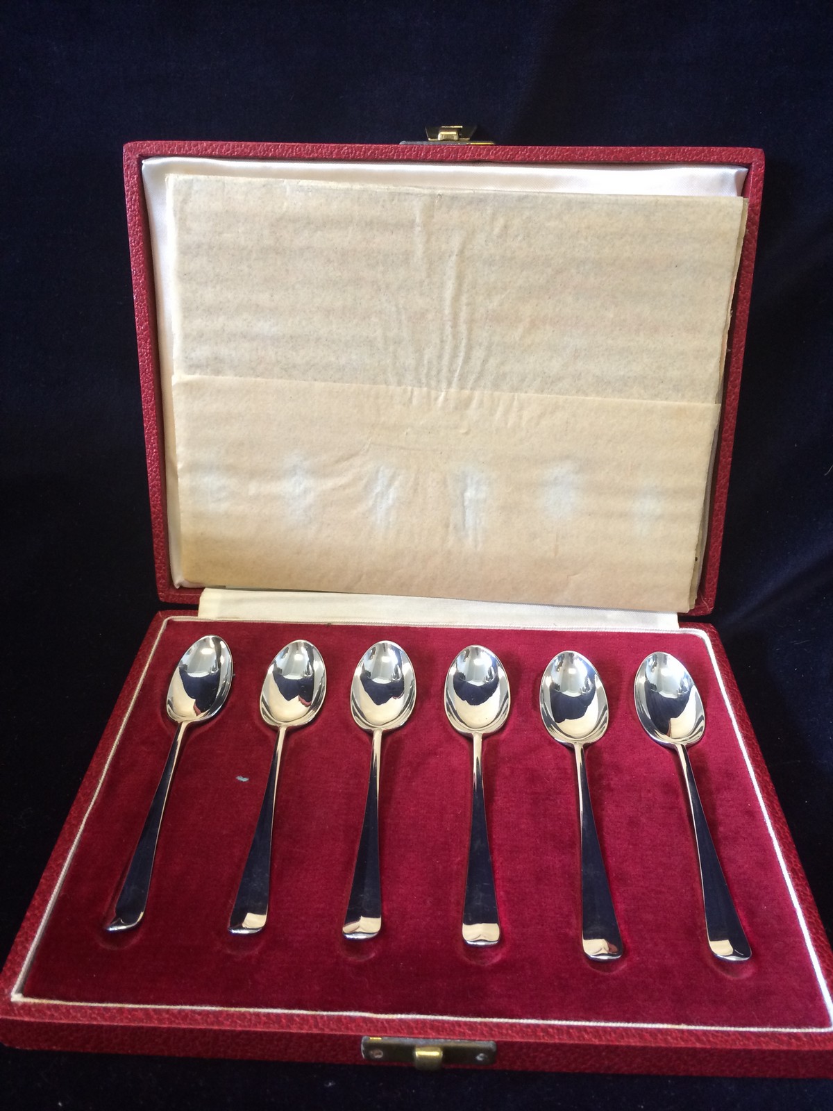 Boxed set of six teaspoons  British Hallmarks 79 grms