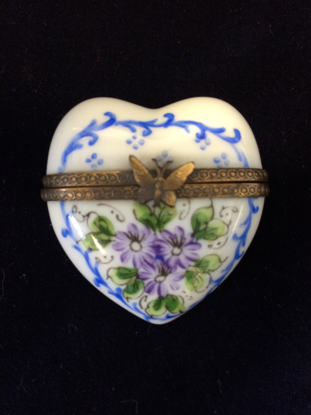 Blue and White floral box heart  with a butterfly clasp Peint Main Limoges France 87