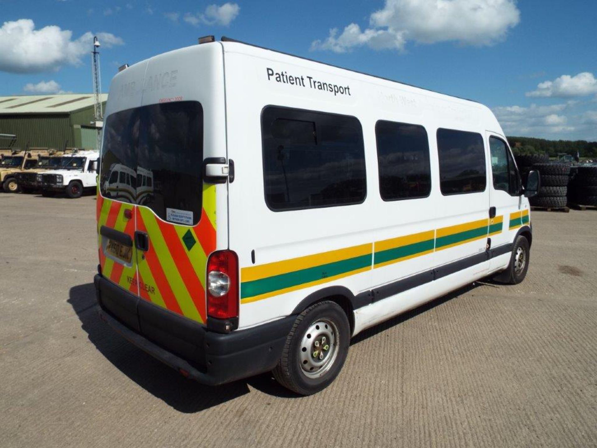 Renault Master 2.5 DCI Patient Transfer Bus with Ricon 350KG Tail Lift - Image 7 of 30