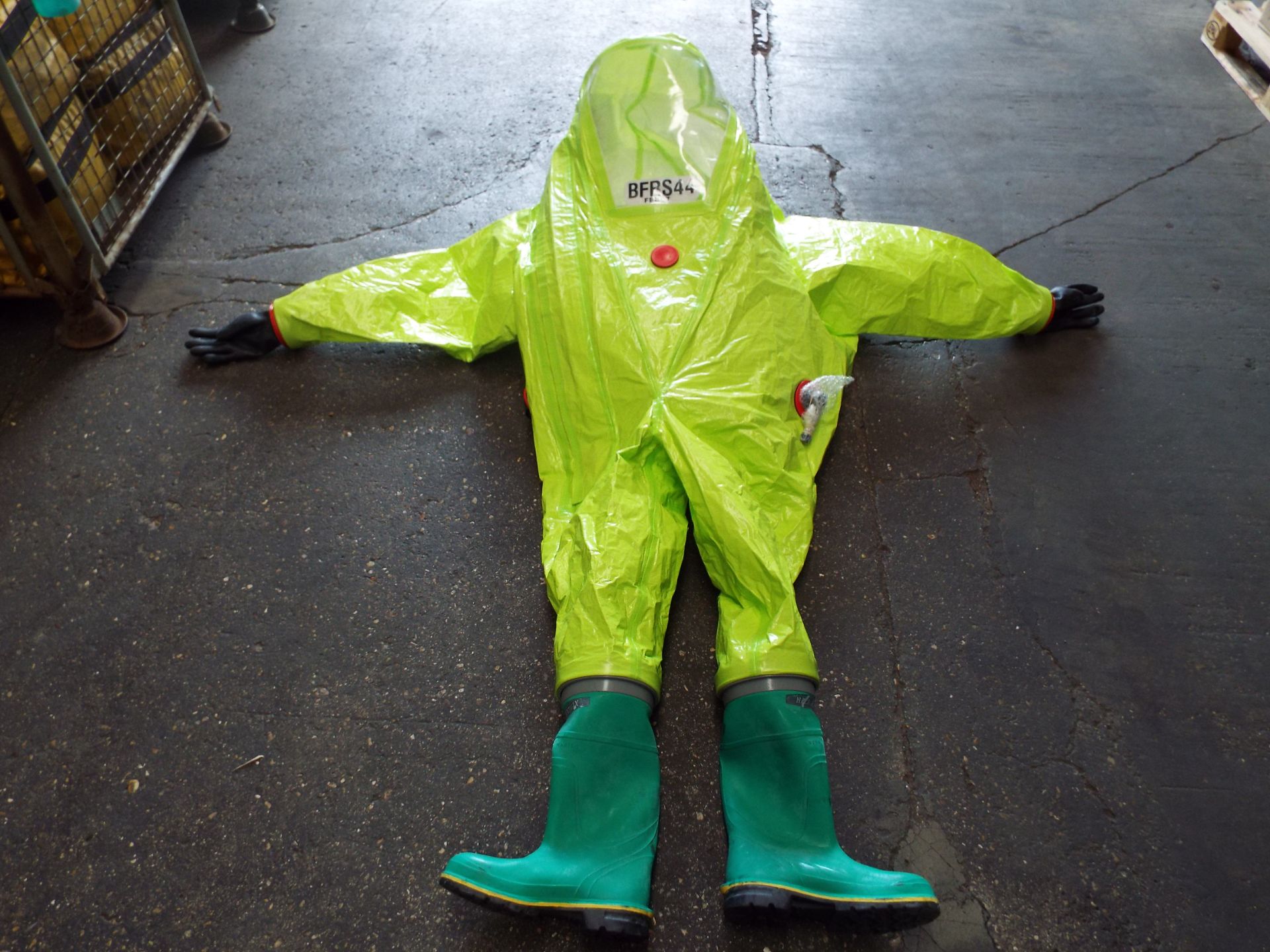 Respirex Tychem TK Gas-Tight Hazmat Suit Type 1A with Attached Boots and Gloves - Image 4 of 13