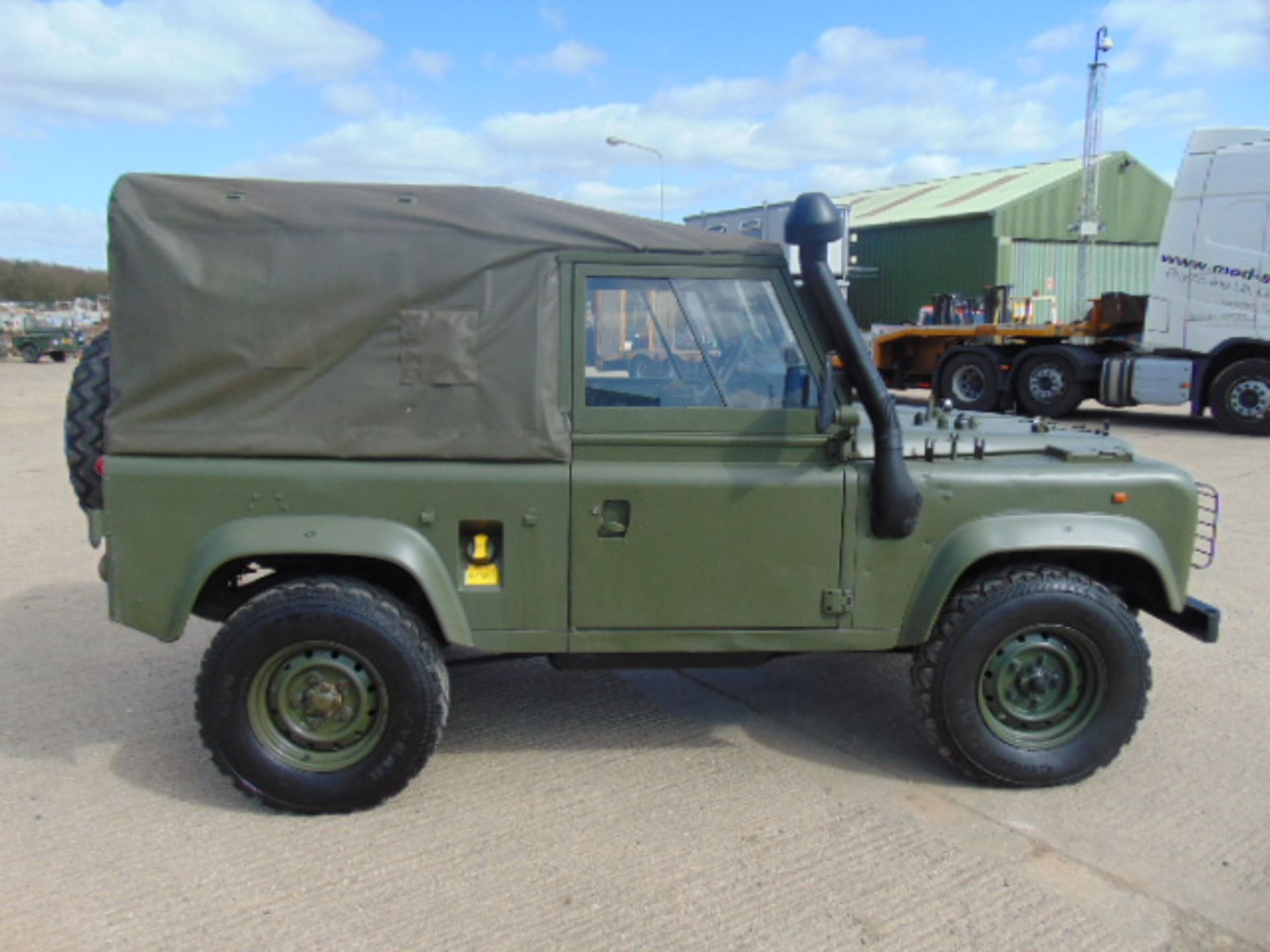 Land Rover Wolf 90 Soft Top - Image 8 of 23