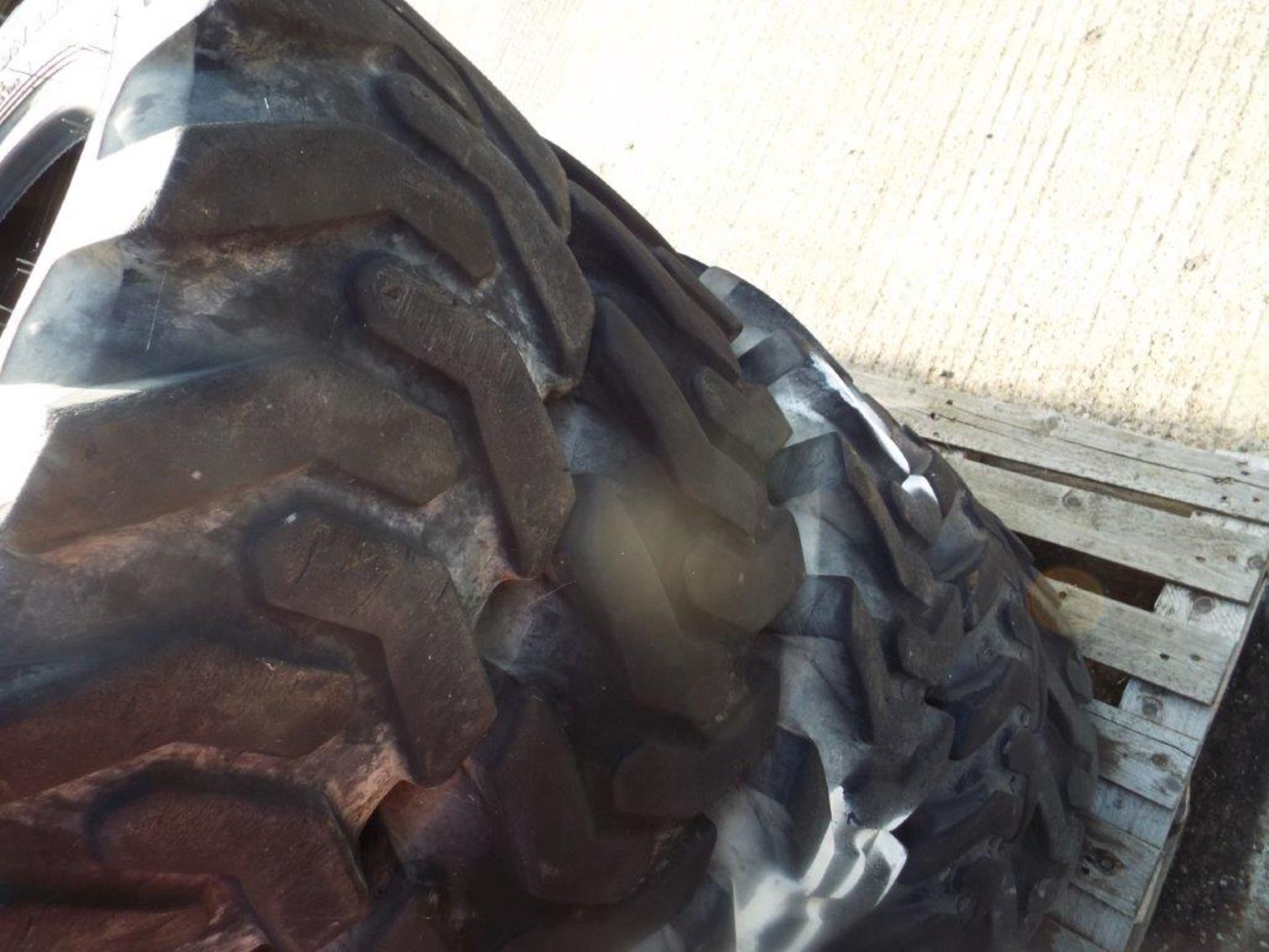 Approx 200 x Mixed JCB Telehandler Tyres - Image 15 of 38