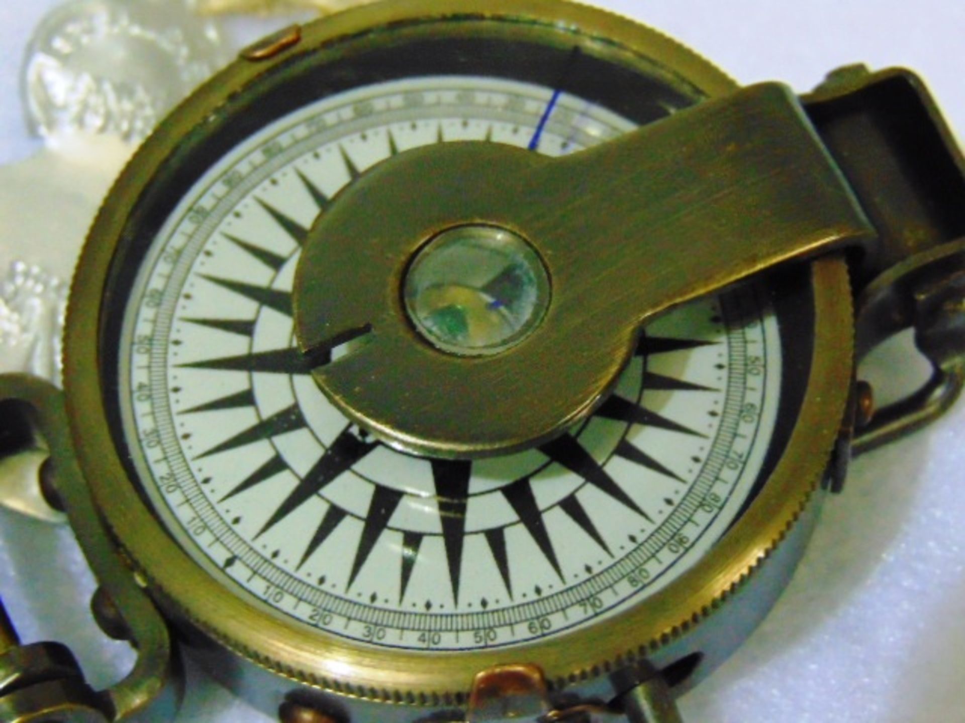 WWII Replica Brass Pocket Compass - Bild 6 aus 8