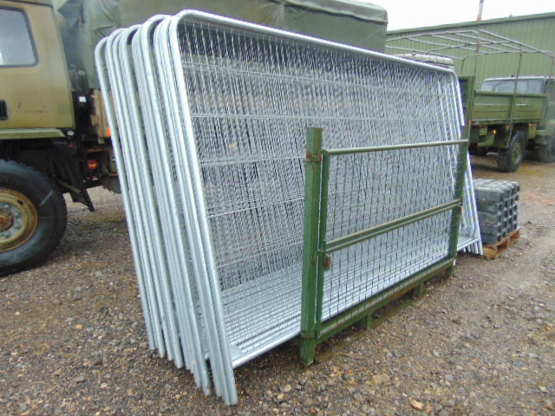 20 x Temporary Heras Security Fence Panels, 20 x Rubber Block Feet and 20 x Anti Tamper Couplers - Image 3 of 7