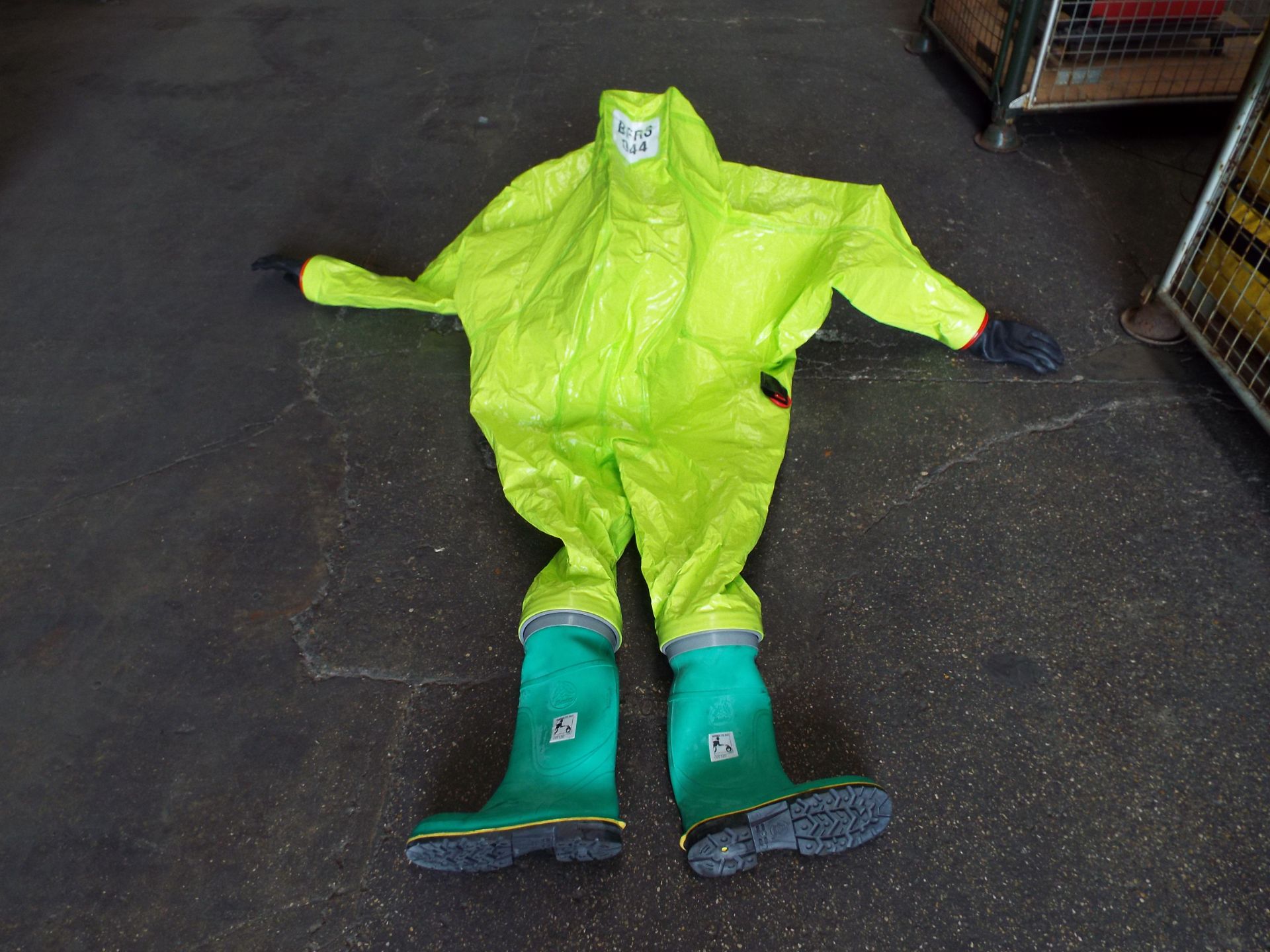 Respirex Tychem TK Gas-Tight Hazmat Suit Type 1A with Attached Boots and Gloves - Image 5 of 15