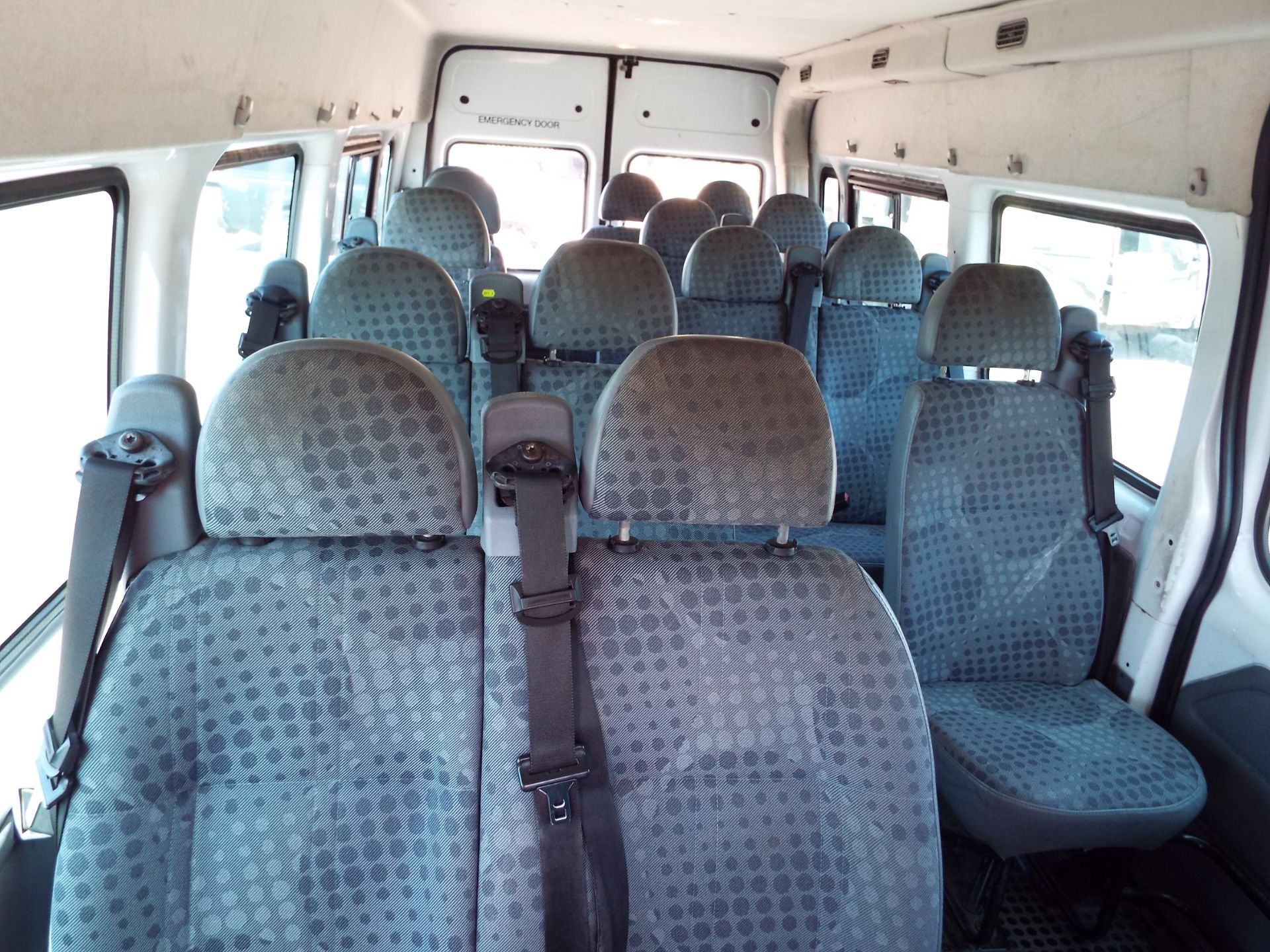 Ford Transit LWB 17 Seat Minibus - Bild 13 aus 18