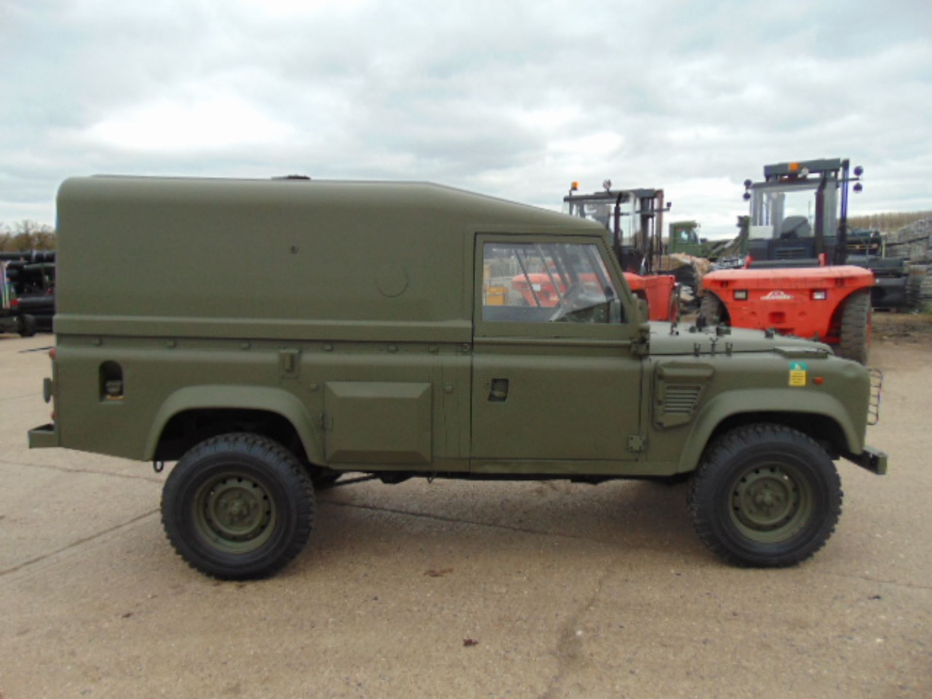 Military Specification Land Rover Wolf 110 Hard Top - Bild 8 aus 25