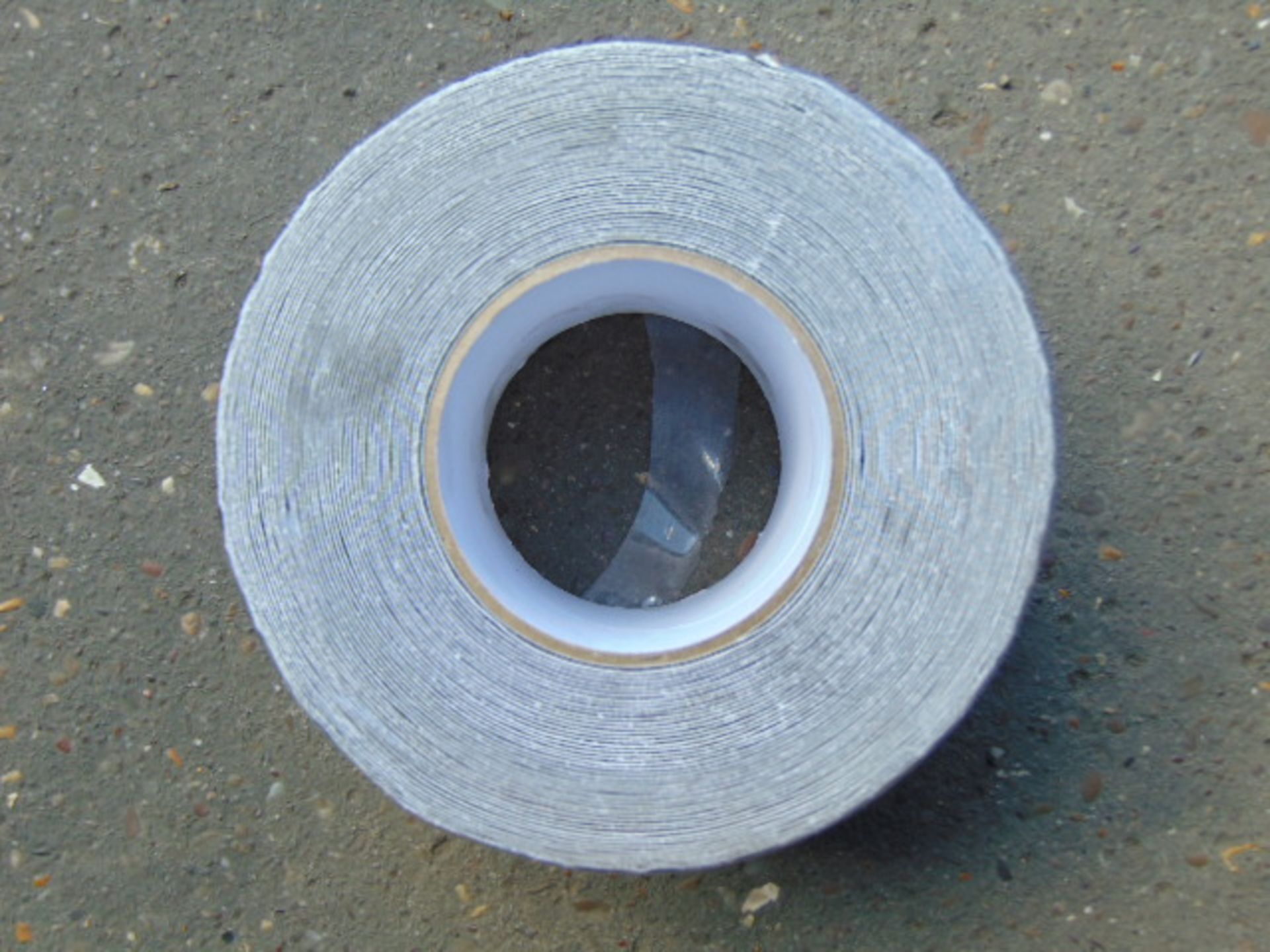 25 x 100mm x 18m Rolls of Black Anti Slip Tape - Image 3 of 5