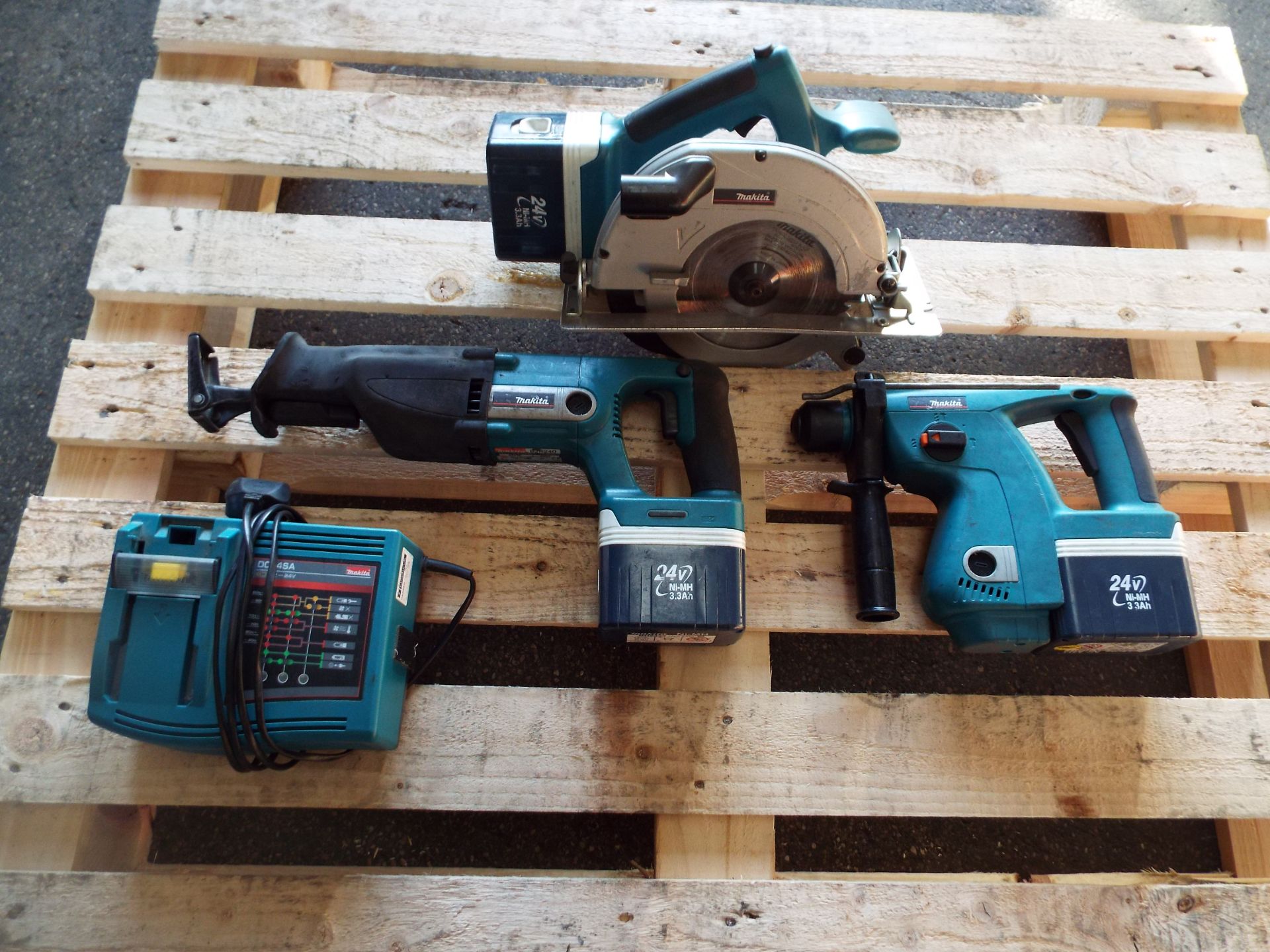 3 x Makita Power Tools with Batteries and Charger