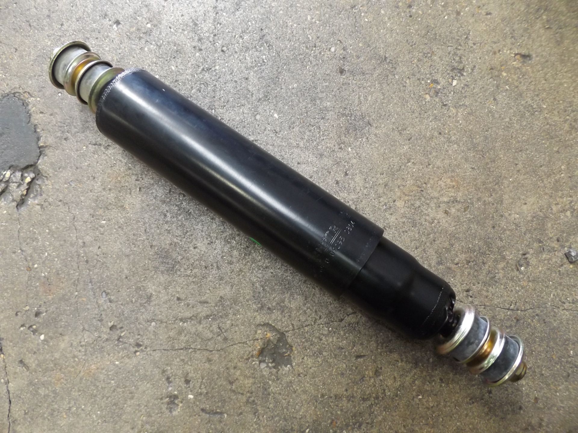 7 x Land Rover 110/130 Front Shock Absorbers P/No STC3769 - Image 2 of 9