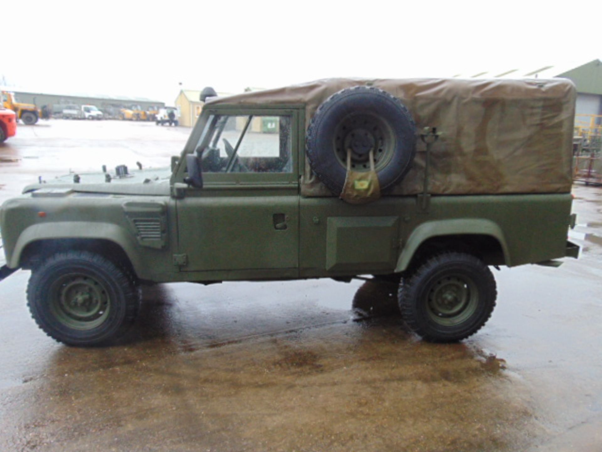 Land Rover Wolf 110 Soft Top - Image 4 of 21