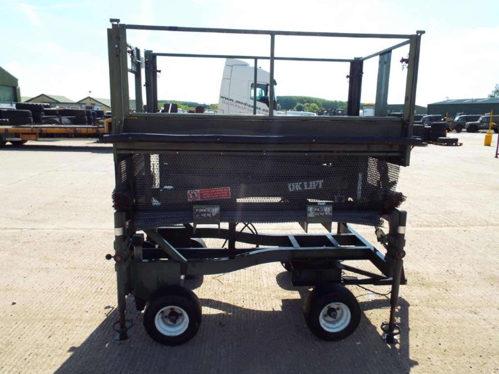 UK Lift 4m Mobile Hydraulic Work Platform - Image 6 of 17