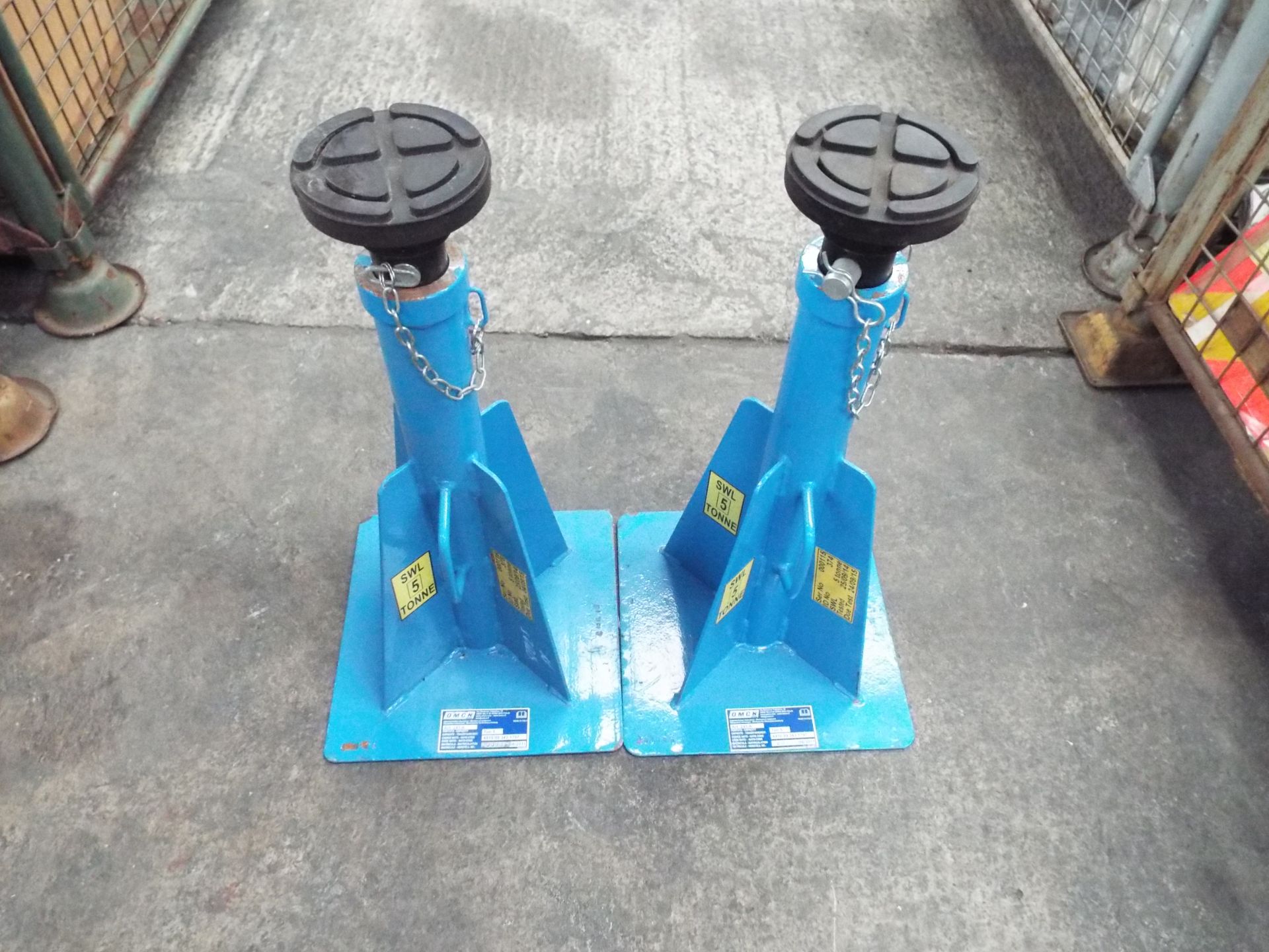 2 x Heavy Duty OMCN 5 Ton 65-115cm Axle Stands