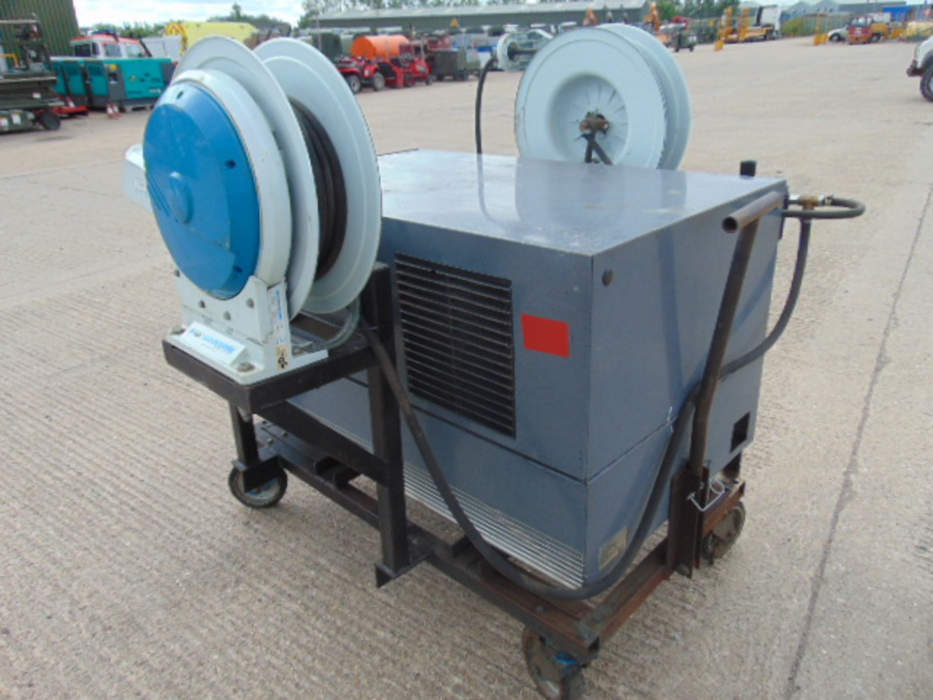 Atlas Copco LE9 Trolley Mounted Air Compressor with Hoses etc - Image 5 of 20