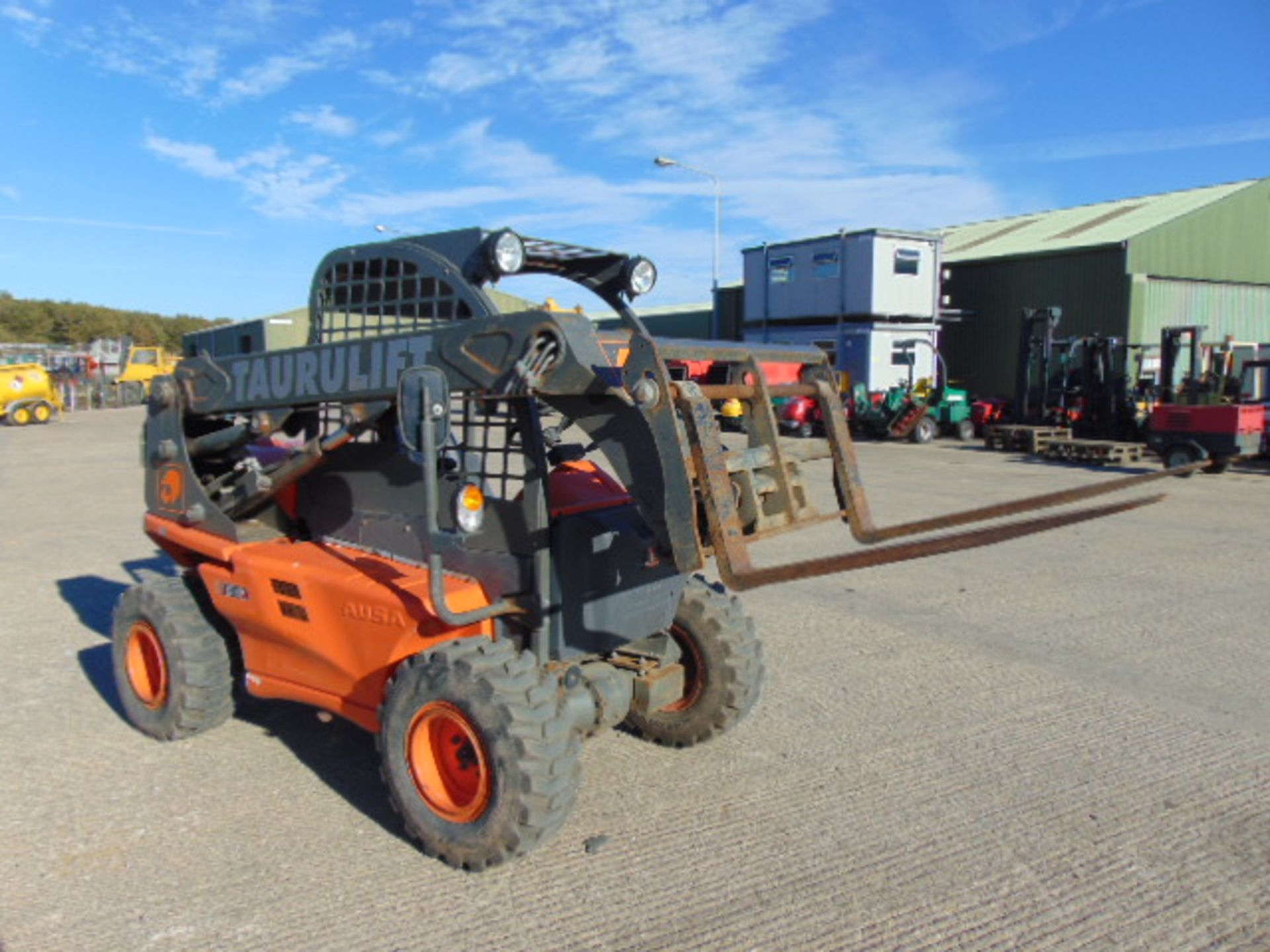 2010 Ausa Taurulift T133H 4WD Compact Forklift with Pallet Tines - Image 2 of 15