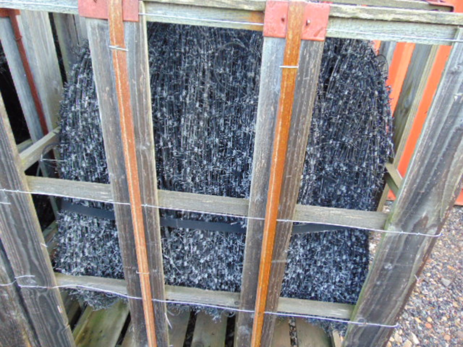 Unissued Pallet of Barbed Wire - Bild 2 aus 3