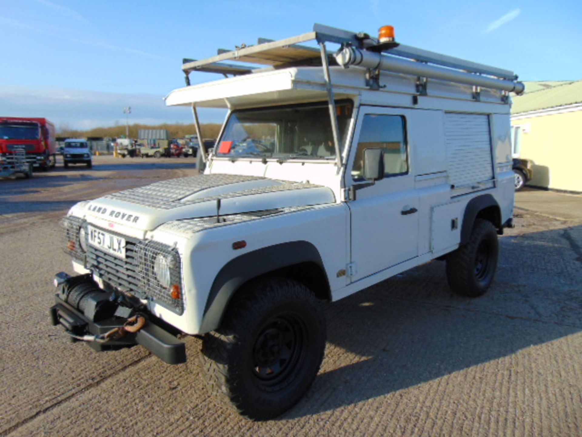 2007 Land Rover Defender 110 Puma Hardtop 4x4 Special Utility (Mobile Workshop) complete with Winch - Bild 3 aus 25