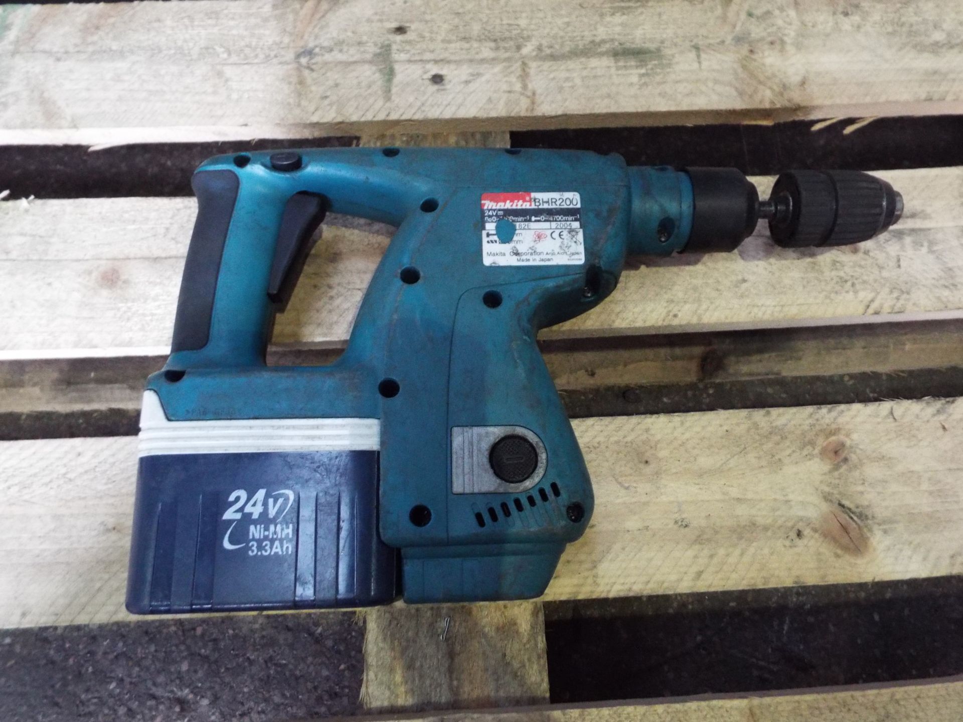 Makita BHR200 Hammer Drill with Battery and Charger - Image 3 of 7