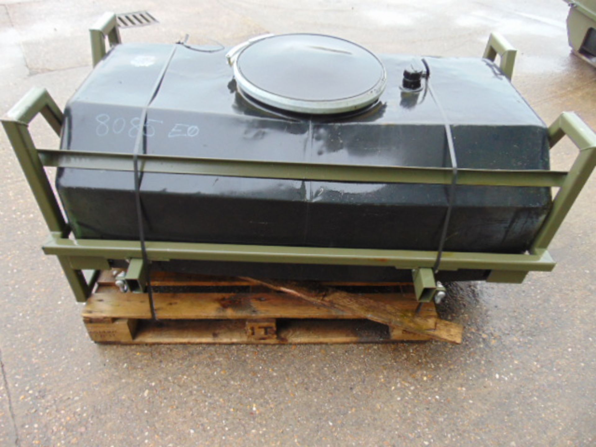 Trailer Mountable Water Tank with Frame - Image 3 of 4