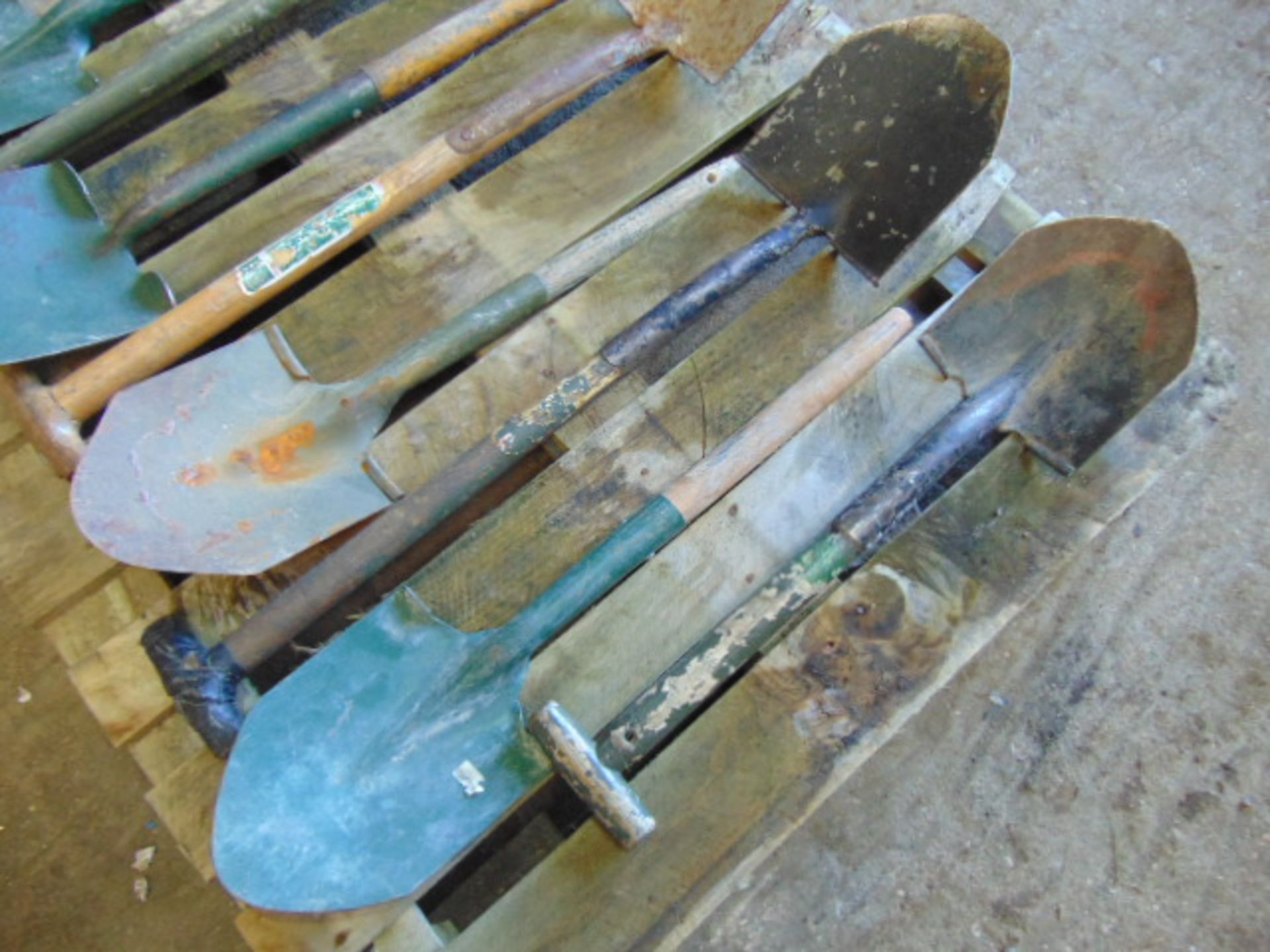 8 x T Handle Shovels - Image 3 of 4