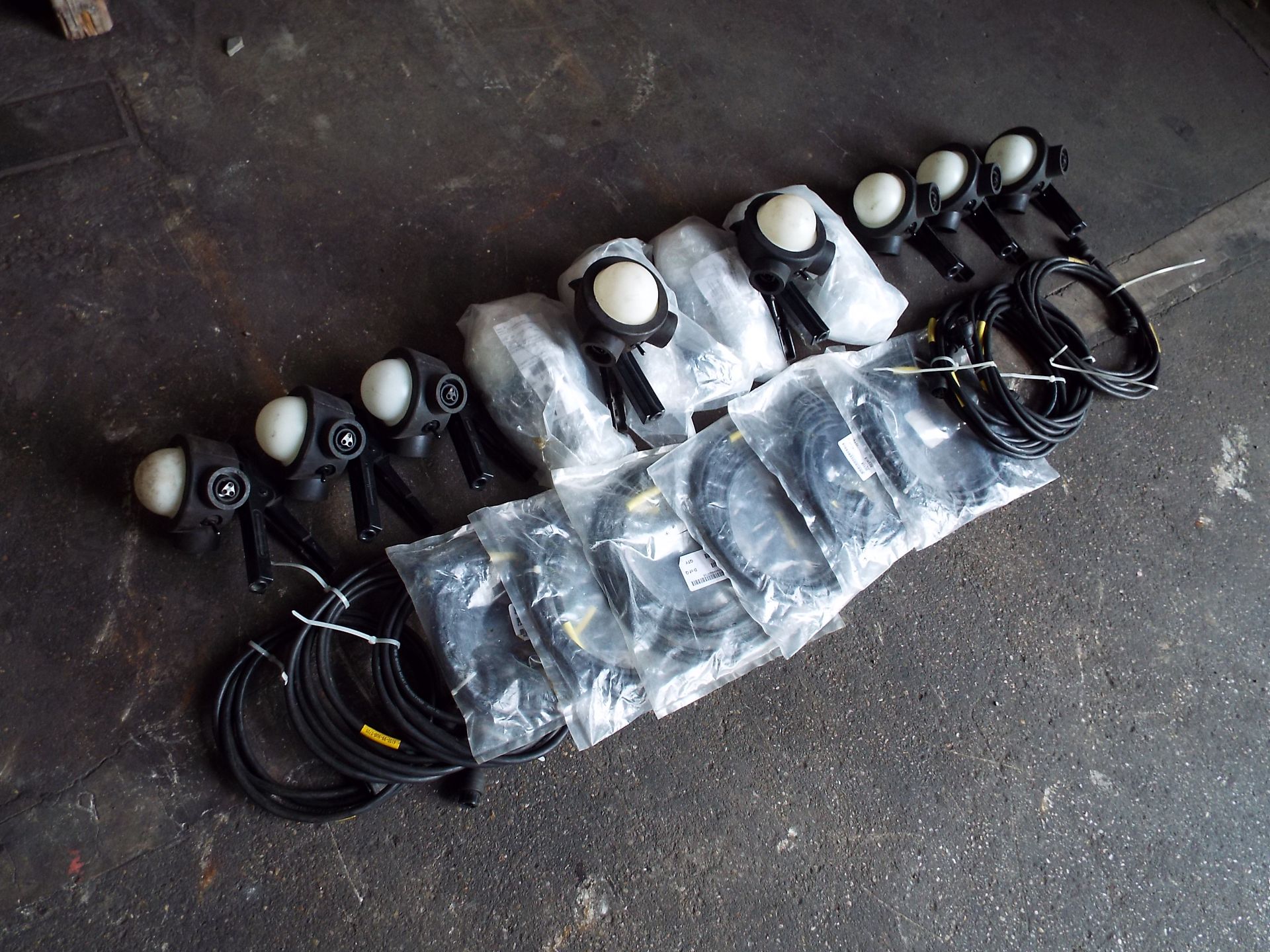 12 x Smith and Prince Gripper Work Lights with Cables