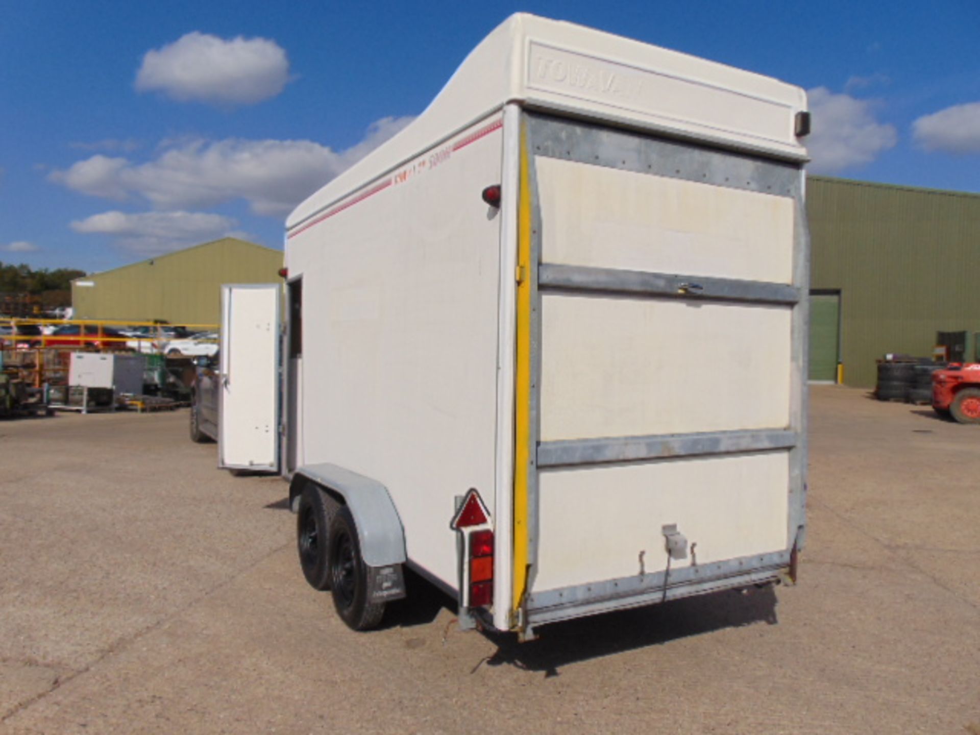 Twin Axle Tow A Van 580H Box Trailer c/w Dropdown Tailgate / Loading Ramp and Solar Panels - Image 5 of 25