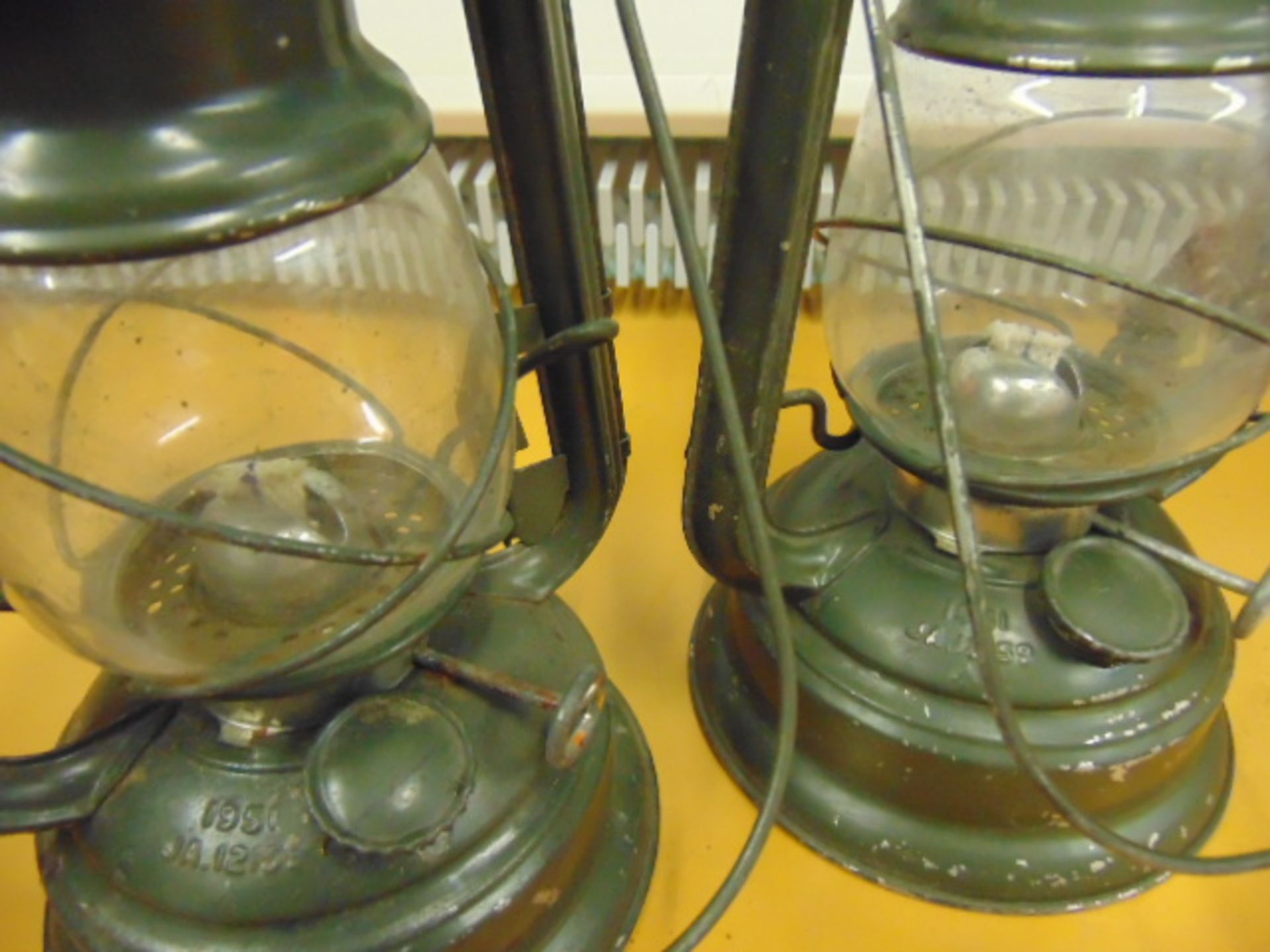 2 x Vintage Gremlin Hurricane Lamps - Image 3 of 5