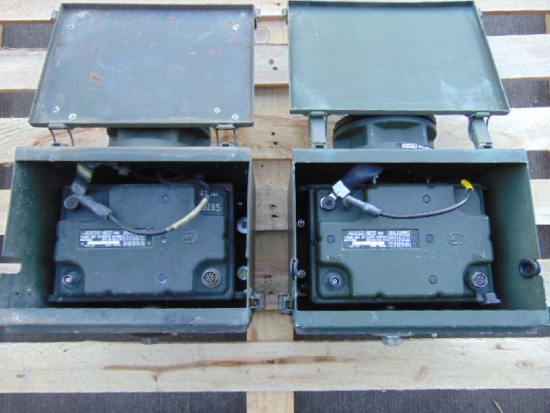 2 x Land Rover ATU Wing Boxes Complete with Aerial Bases and Tuaam's - Bild 4 aus 7