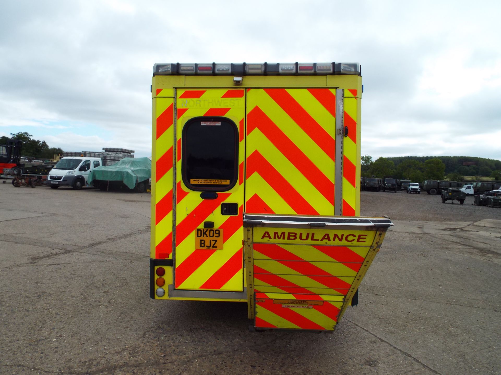 RHD Mercedes Sprinter 515 CDI Turbo Diesel Ambulance - Image 4 of 21