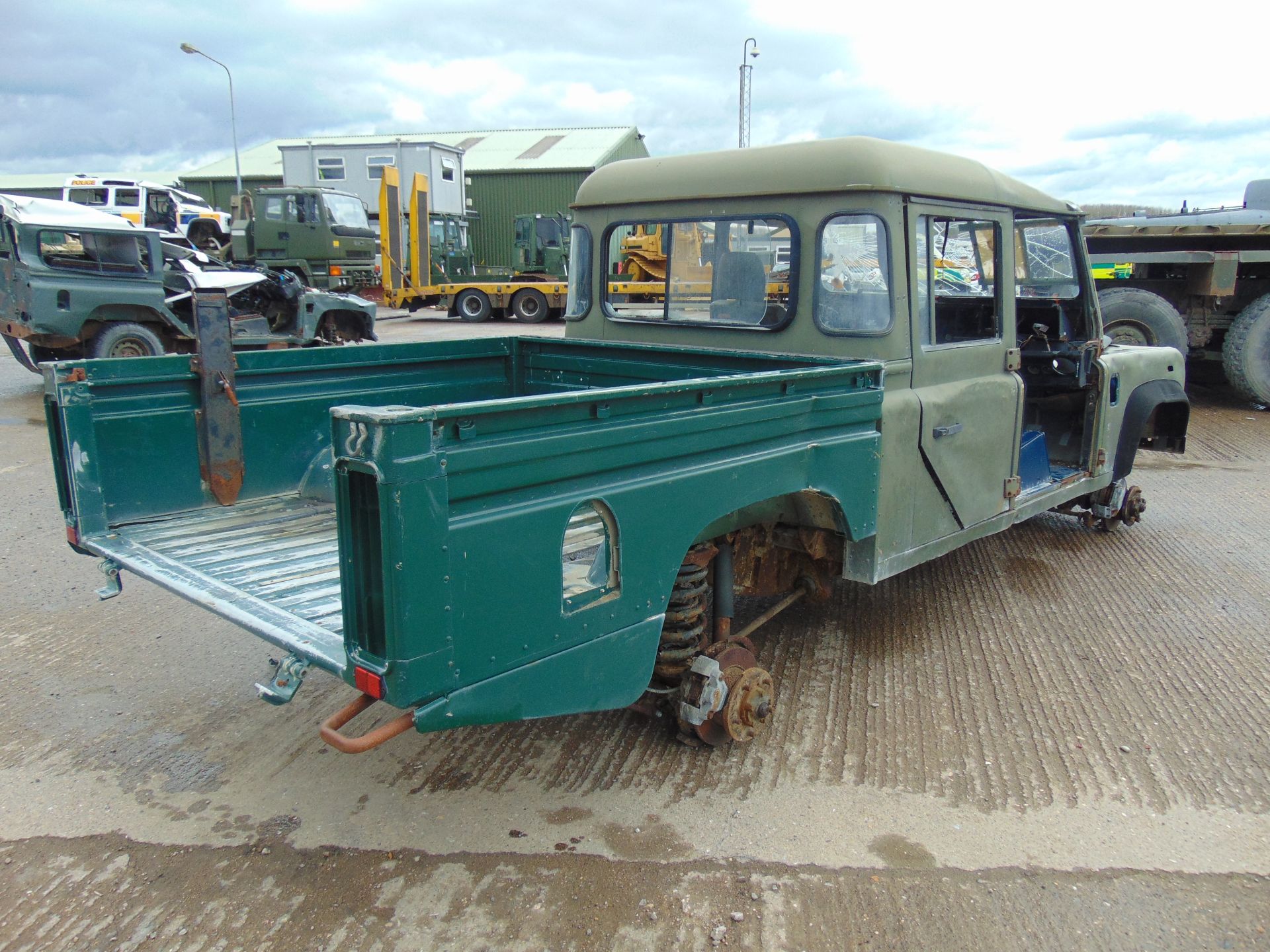 Land Rover Defender 130 TD5 suitable for spares or repairs - Image 8 of 14