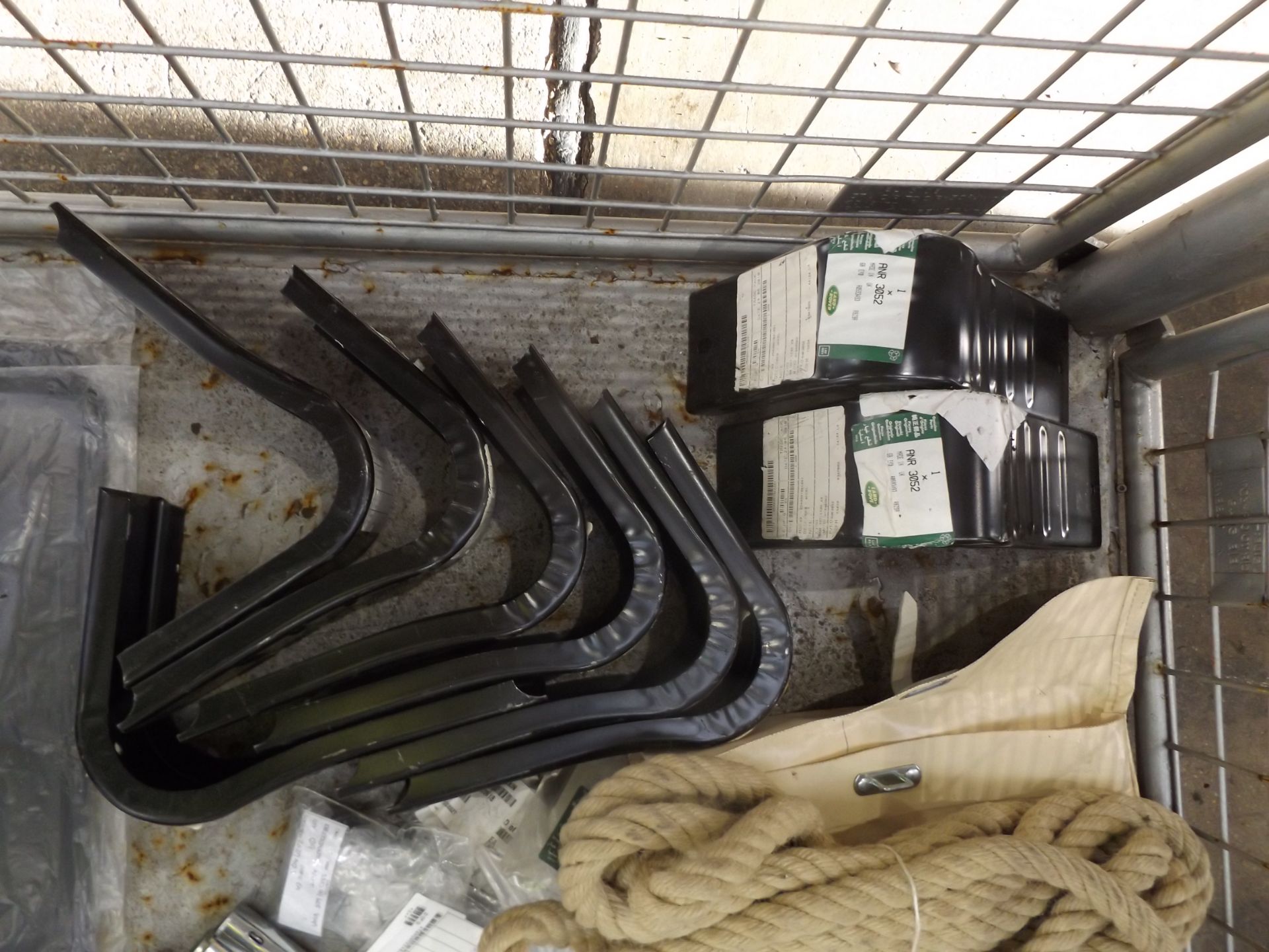 Mixed Stillage of Land Rover Parts - Image 2 of 9
