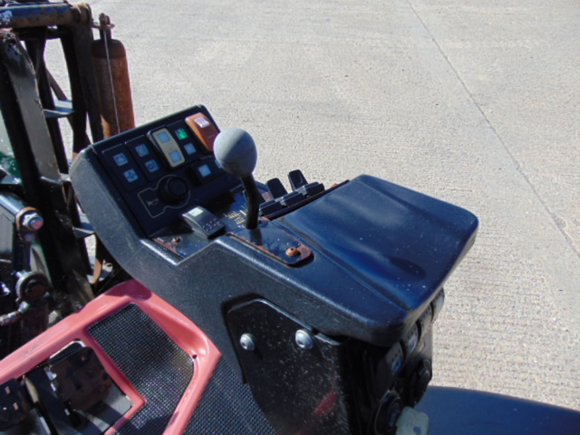 2012 Toro LT3340 4WD Triple Gang Ride on Mower - Image 9 of 15