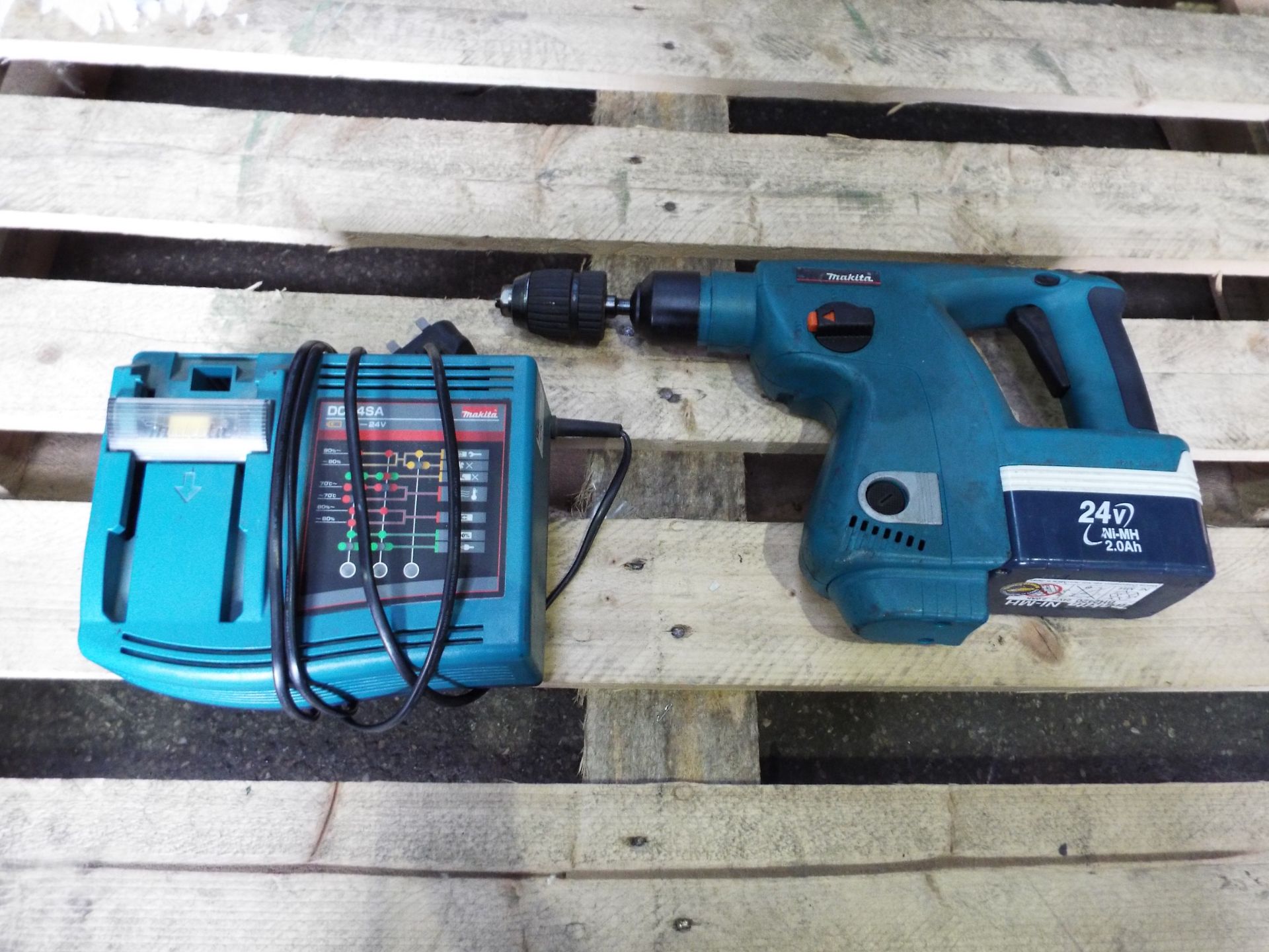 Makita BHR200 Hammer Drill with Battery and Charger