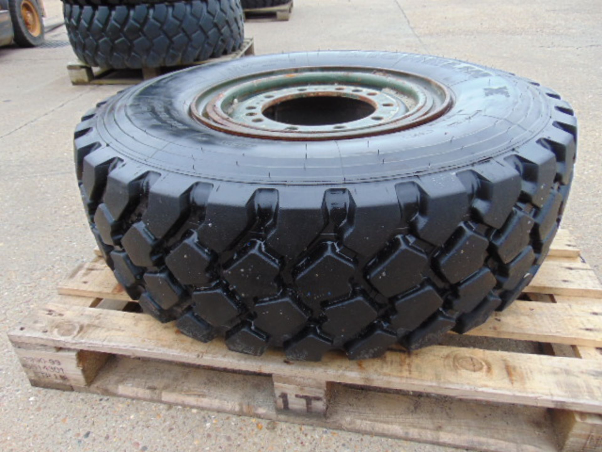 1 x Michelin 365/85 R20 XZL Tyre on an 8 Stud Rim - Image 3 of 5