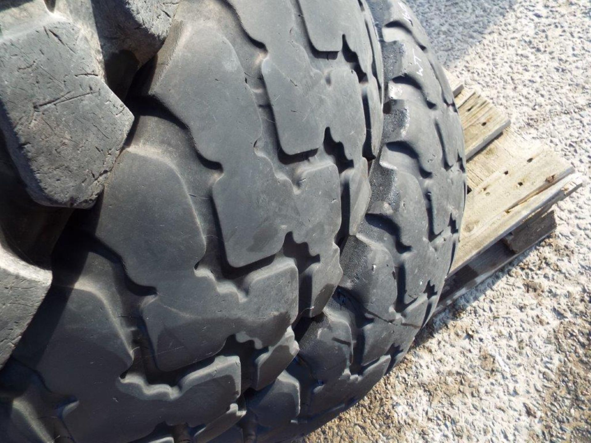 16 x Michelin XZL 365/85 R20 Tyres - Image 2 of 13