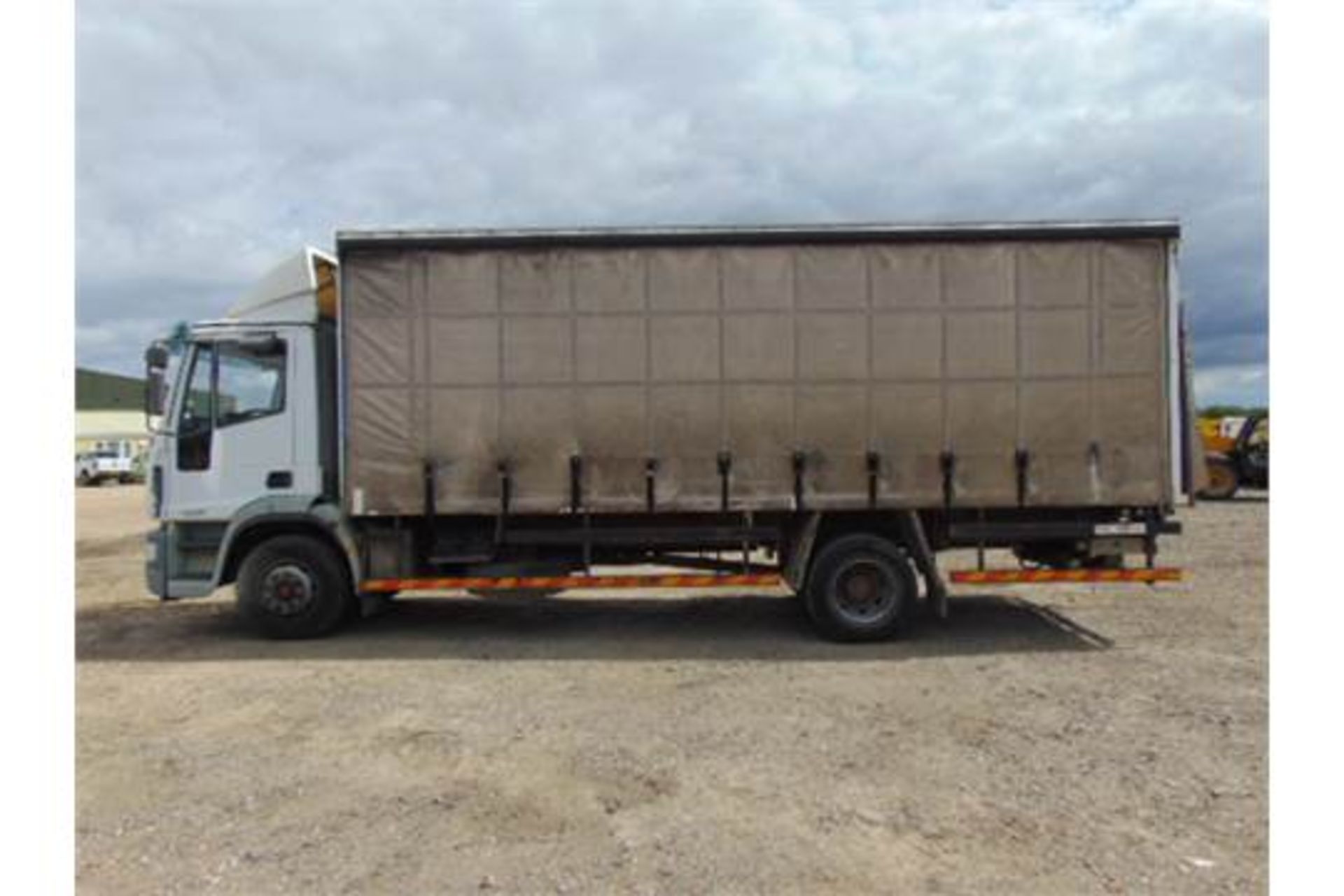 Ford Iveco EuroCargo ML150E21 8T Curtain Side Complete with Rear Tail Lift - Image 4 of 22