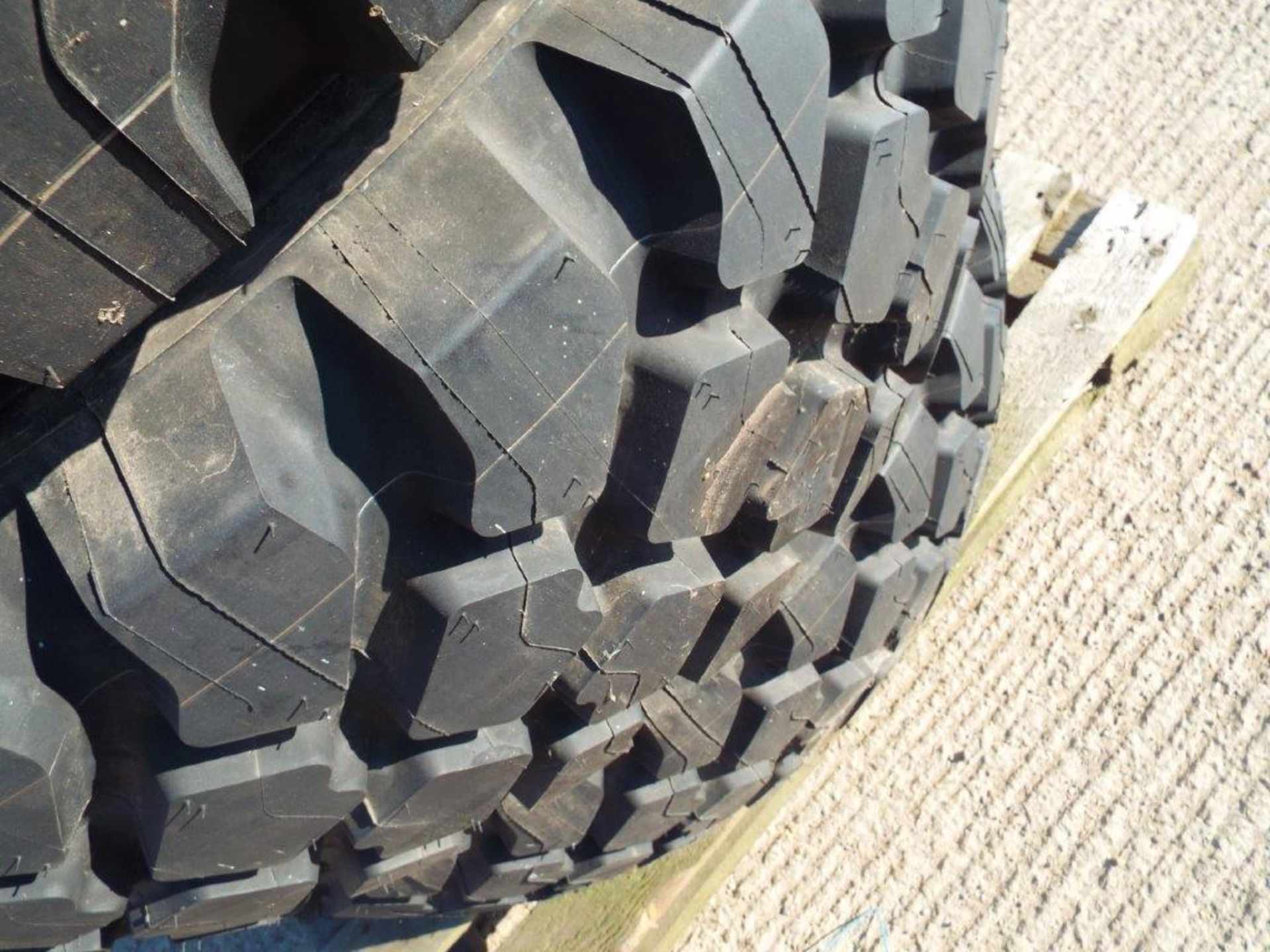 4 x Michelin XZL 395/85 R20 Tyres with 10 Stud Rims - Image 3 of 9