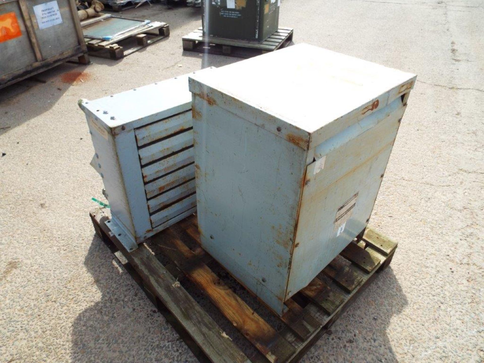 Hitran 27 KVA 460 Volt Delta to 460Y/266 D3002744H6 3 Phase Transformer with Cooling Unit