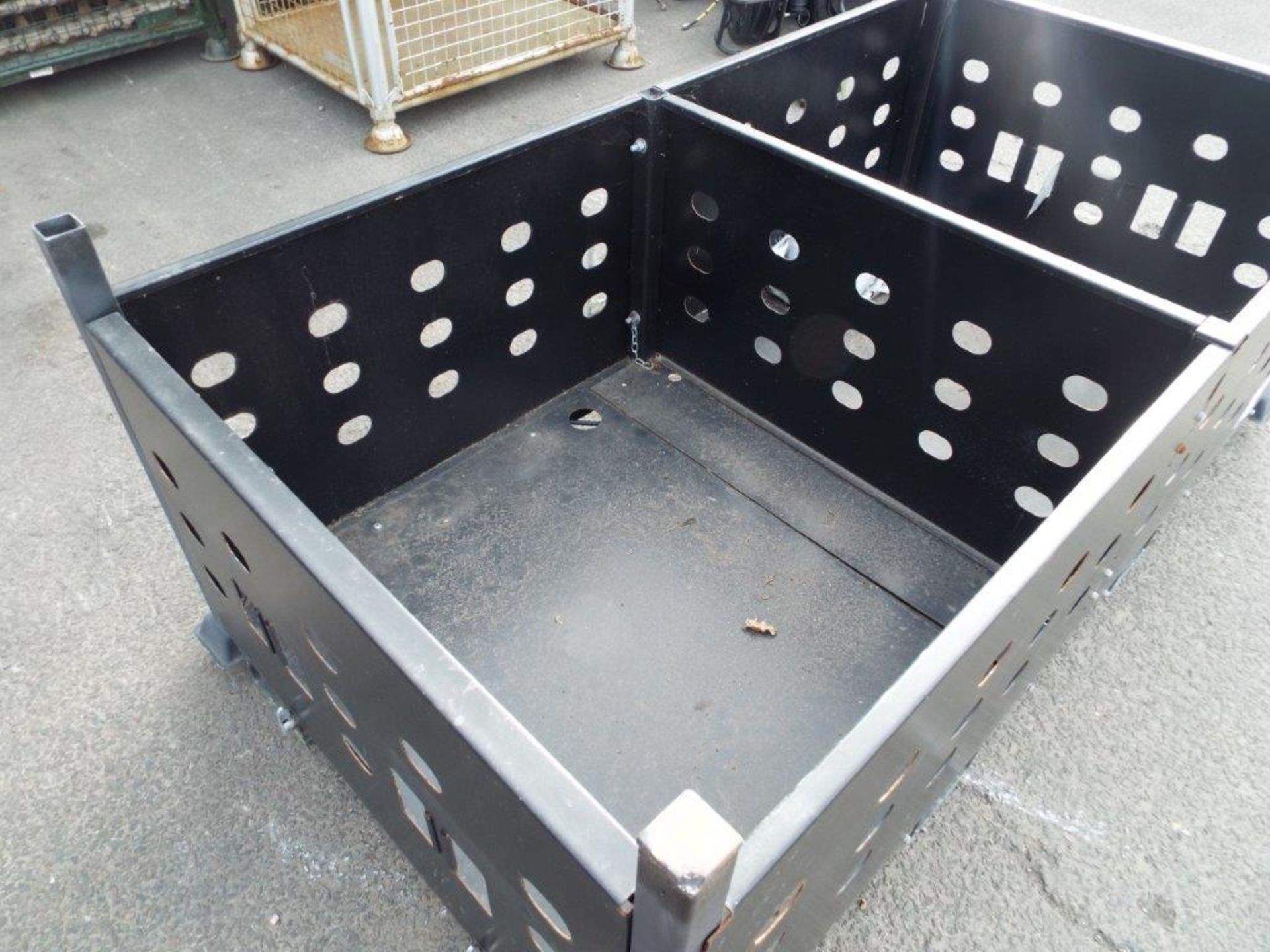 Unissued Heavy Duty Stackable Equipment Container - Bild 6 aus 8