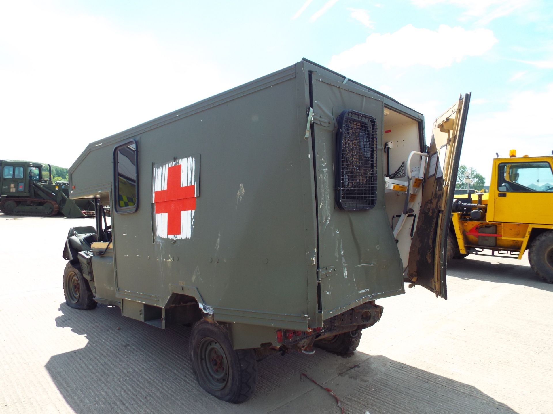 Military Specification Land Rover Wolf 130 Ambulance - Image 5 of 20