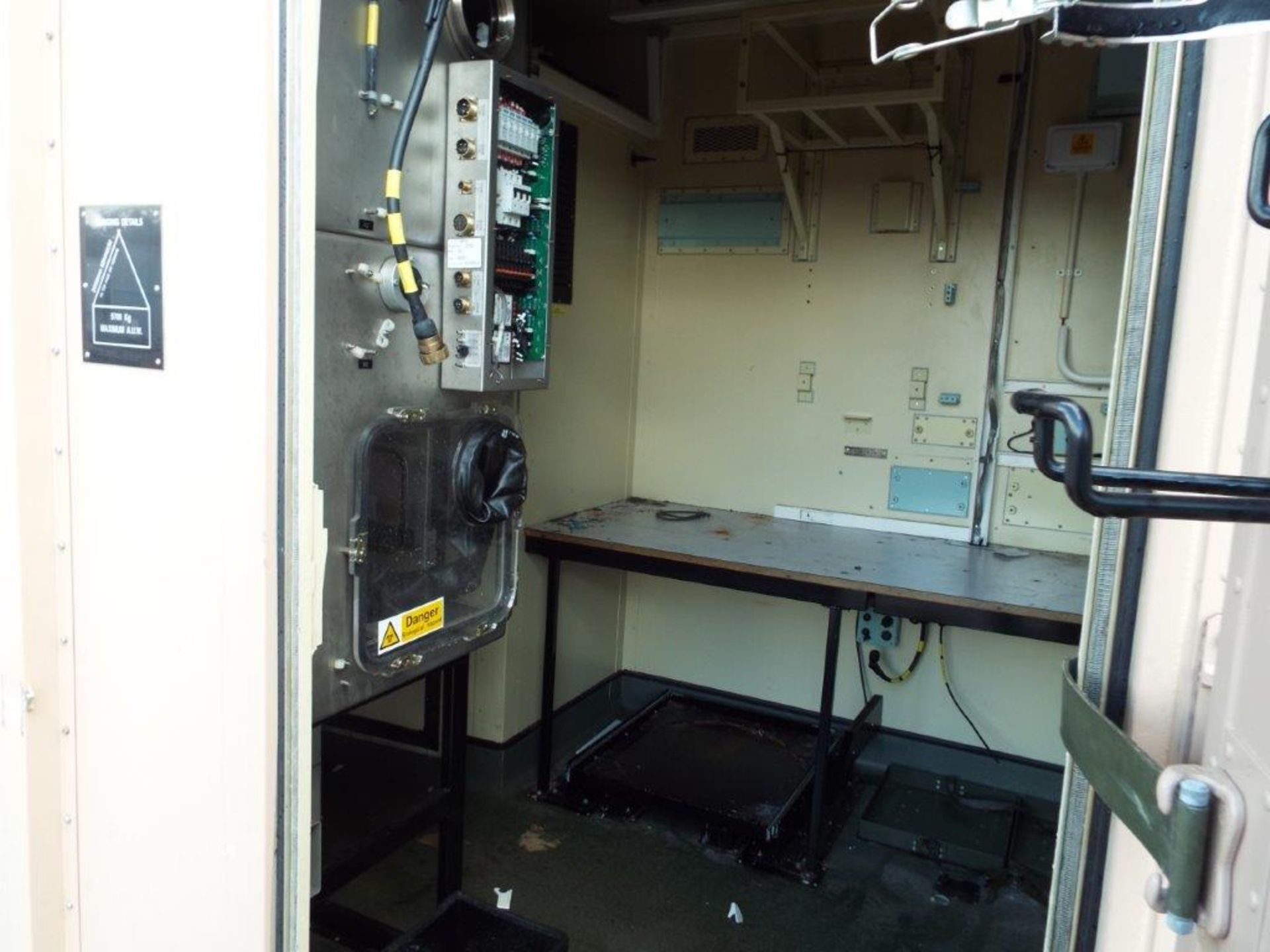 Demountable Workshop/Communications Cabin - Image 19 of 33