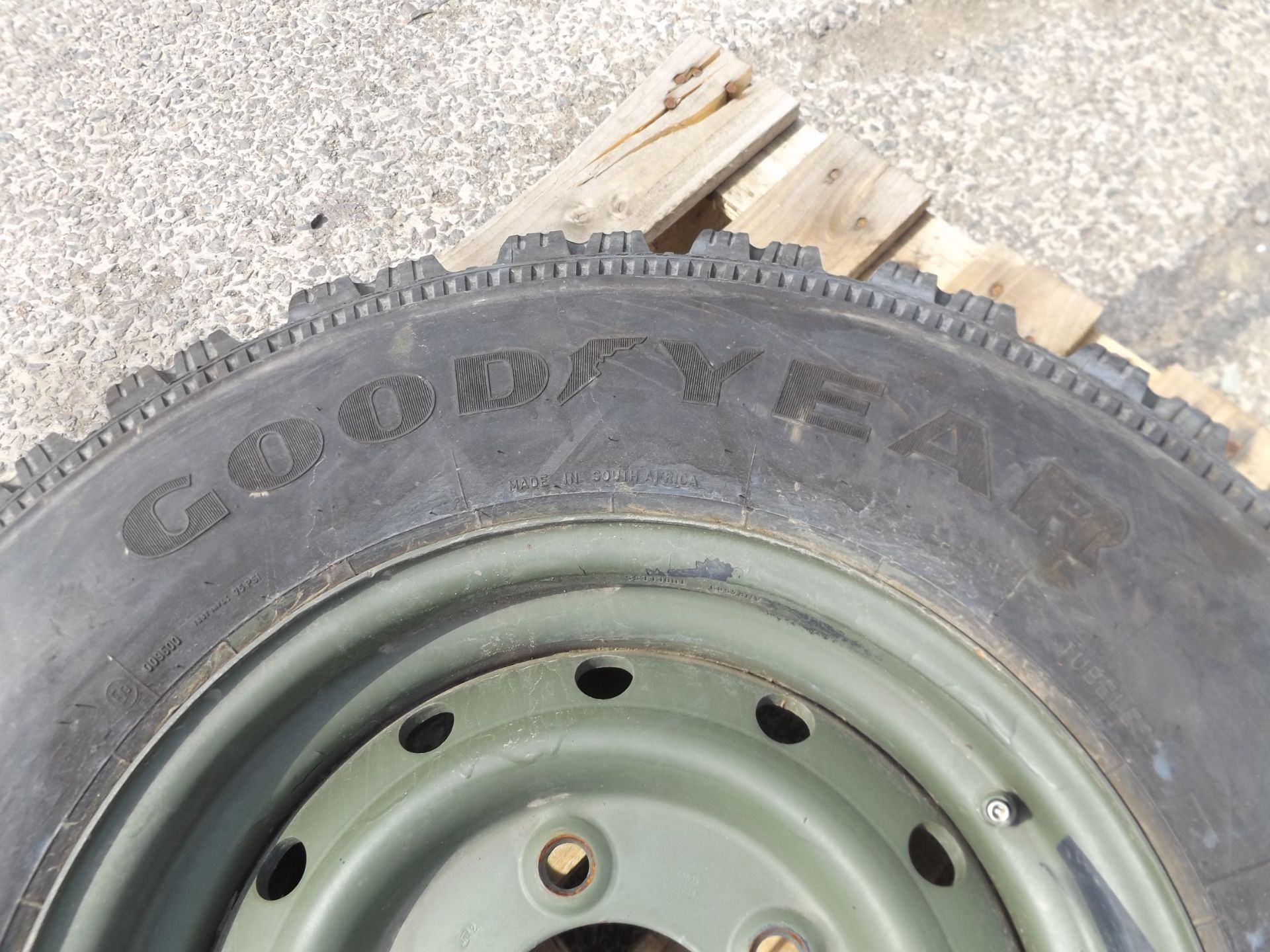1 x Goodyear G90 7.50R 16C Tyre complete with Run Flat insert and Wolf Rim - Image 2 of 5
