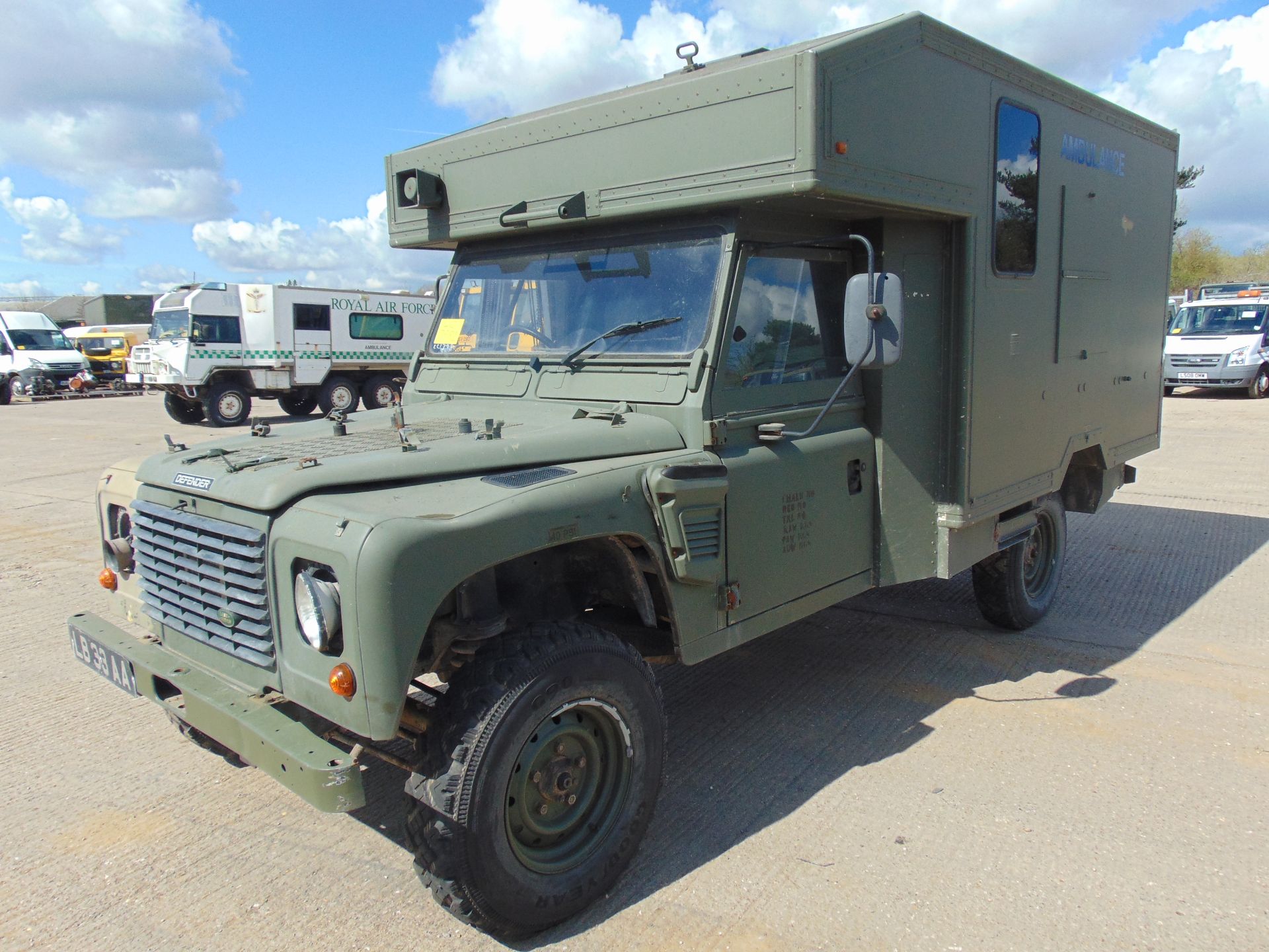 Military Specification Land Rover Wolf 130 ambulance - Bild 3 aus 20