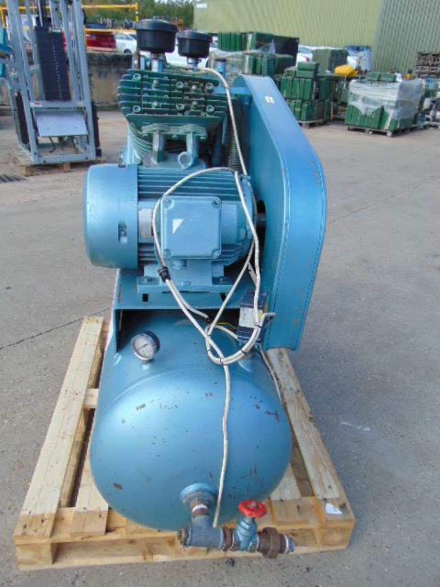 Air Master AM70E300 Compressor - Image 2 of 9