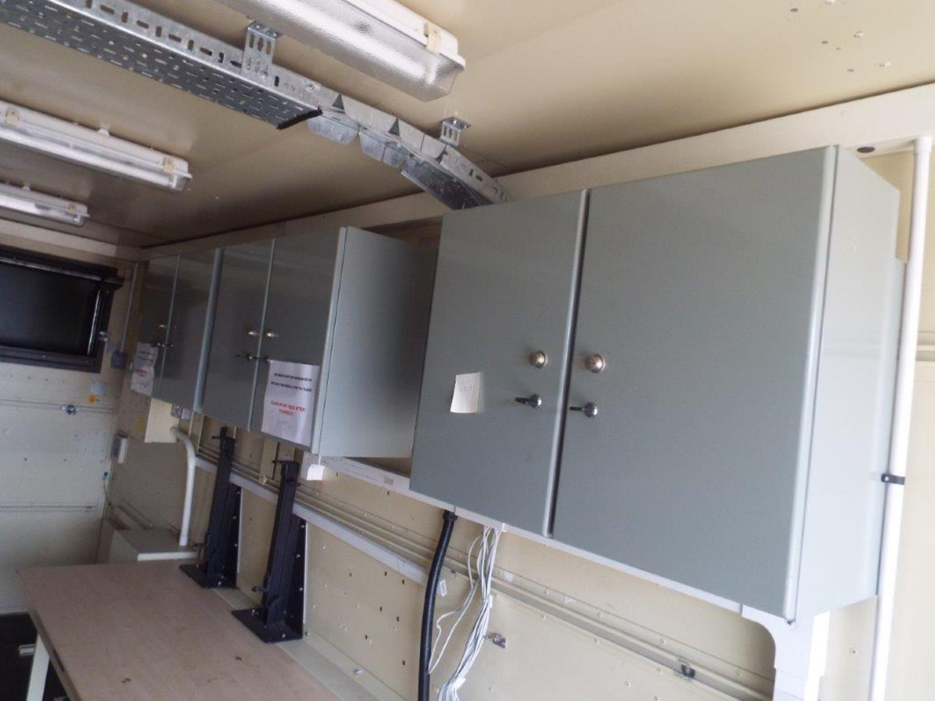 20ft ISO Demountable Office Unit C/W Twist Locks, Work Stations, Electrics, Lights etc - Image 4 of 27