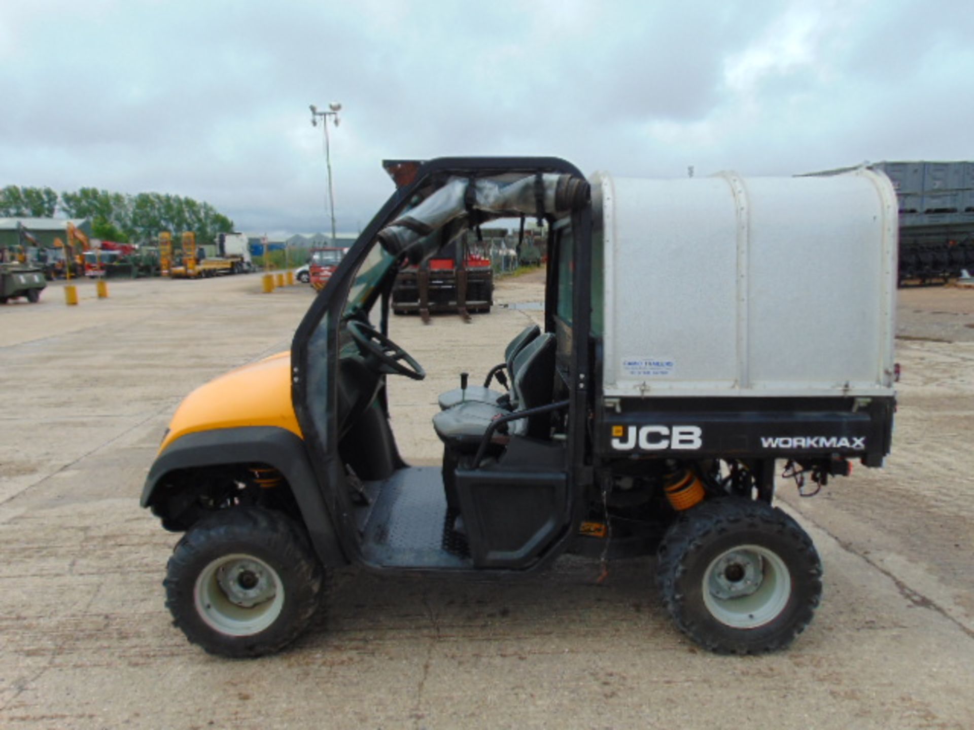 JCB Workmax 1000D 4WD Diesel Utility Vehicle UTV with Aluminium Rear Body - Image 4 of 21