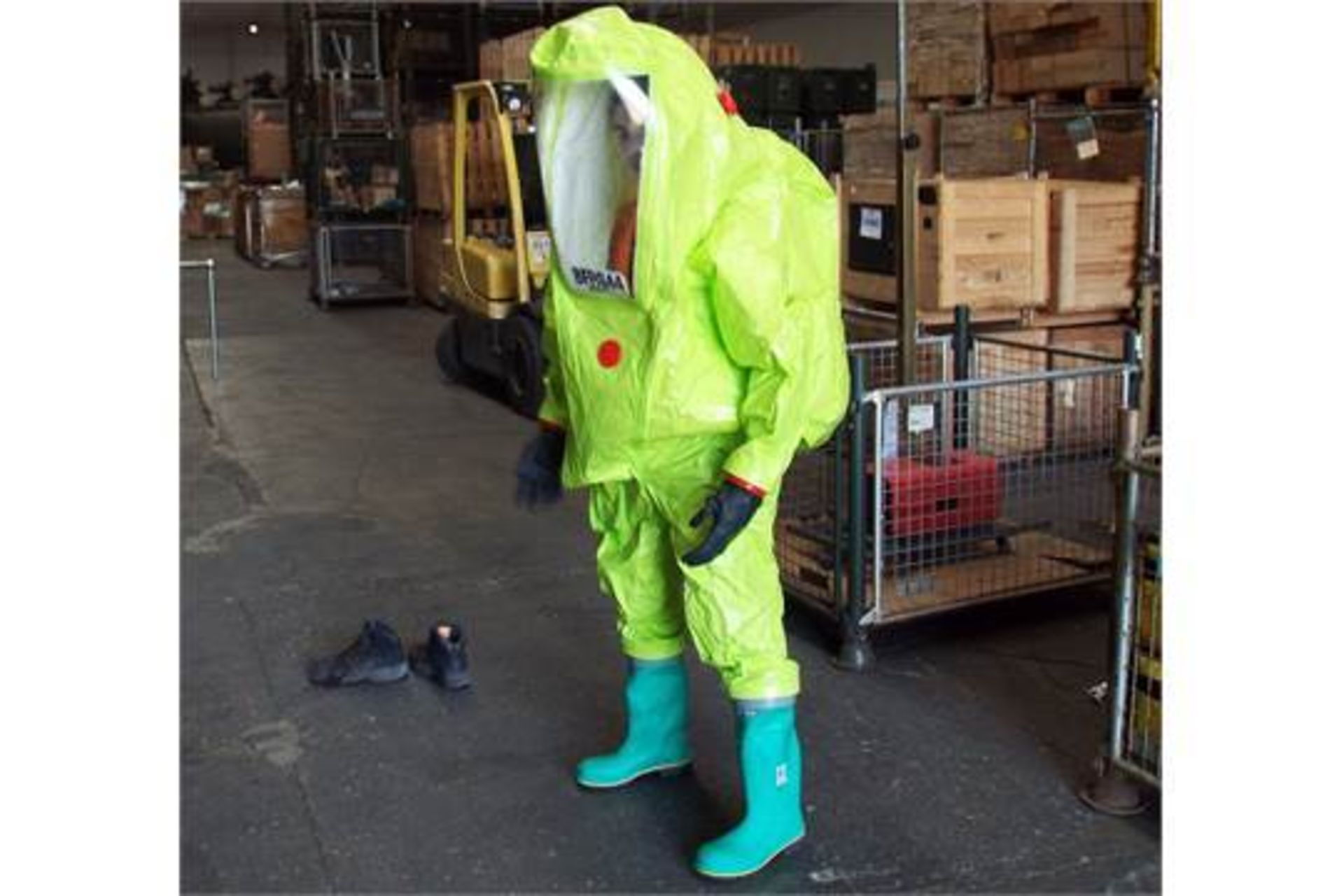 Q13 x Unissued Respirex Tychem TK Gas-Tight Hazmat Suit Type 1A with Attached Boots and Gloves - Bild 5 aus 12