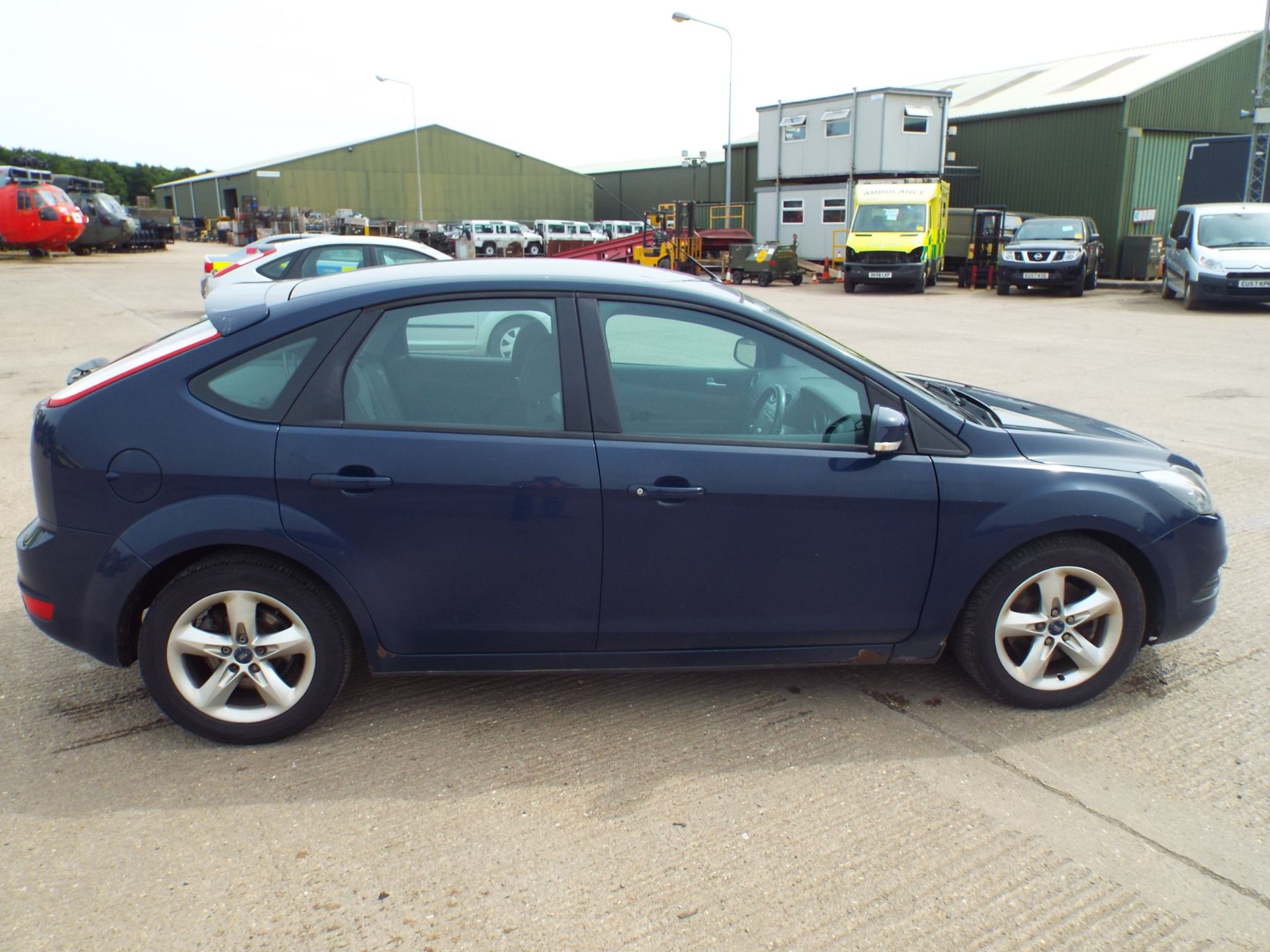 Ford Focus 1.8 TDDI Zetec Hatchback - Image 8 of 24